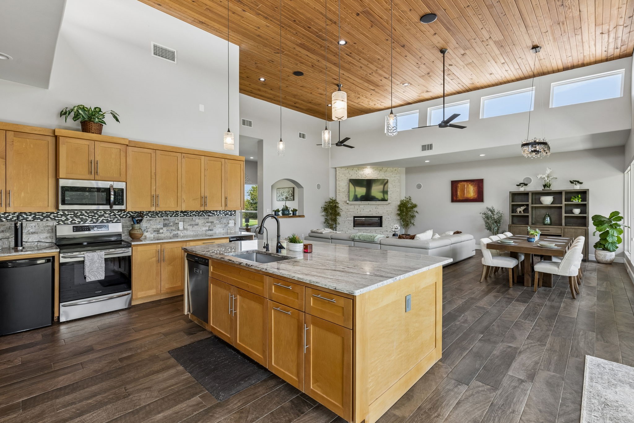 2216 Virginia Lane