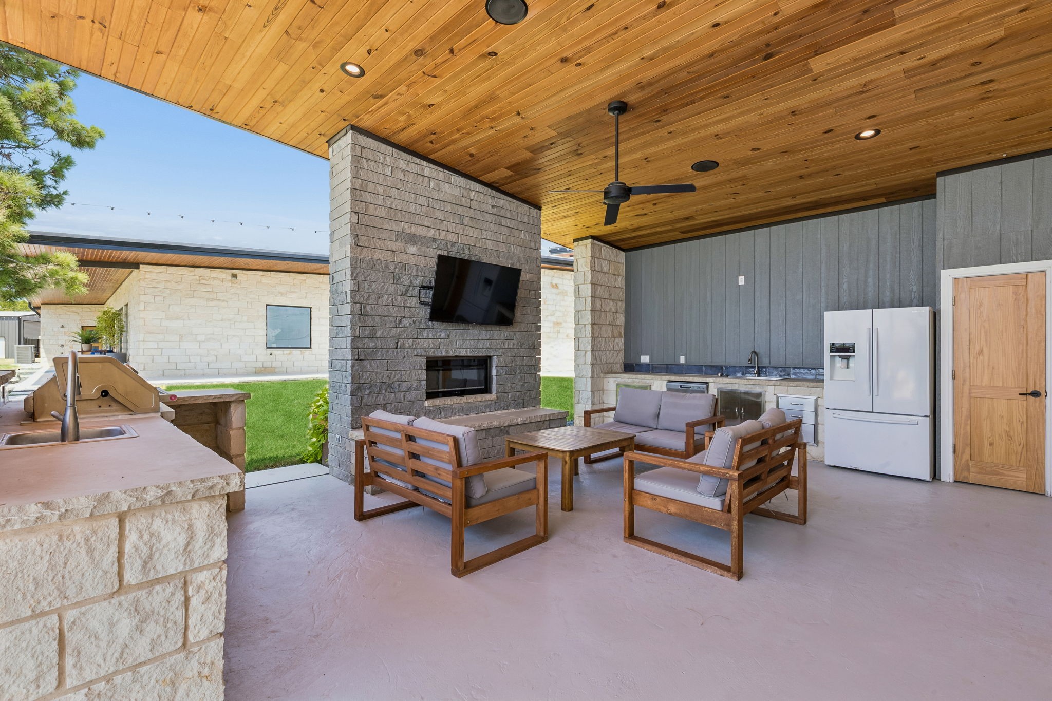 2216 Virginia Lane