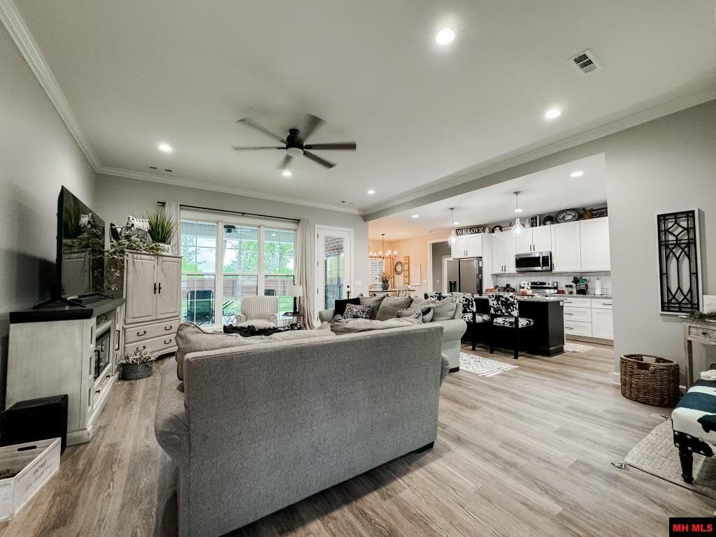 147 BRUIN COURT