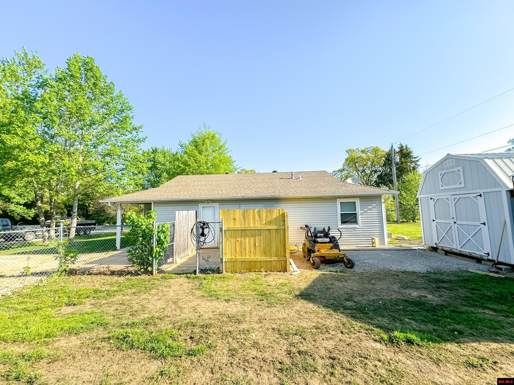 809 SUMMERHILL DRIVE