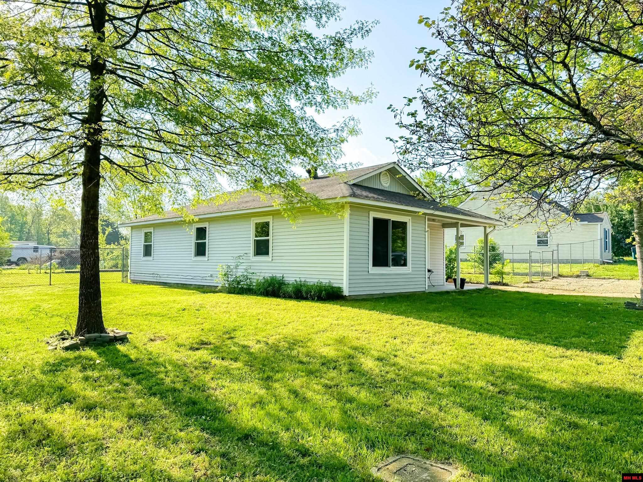 809 SUMMERHILL DRIVE