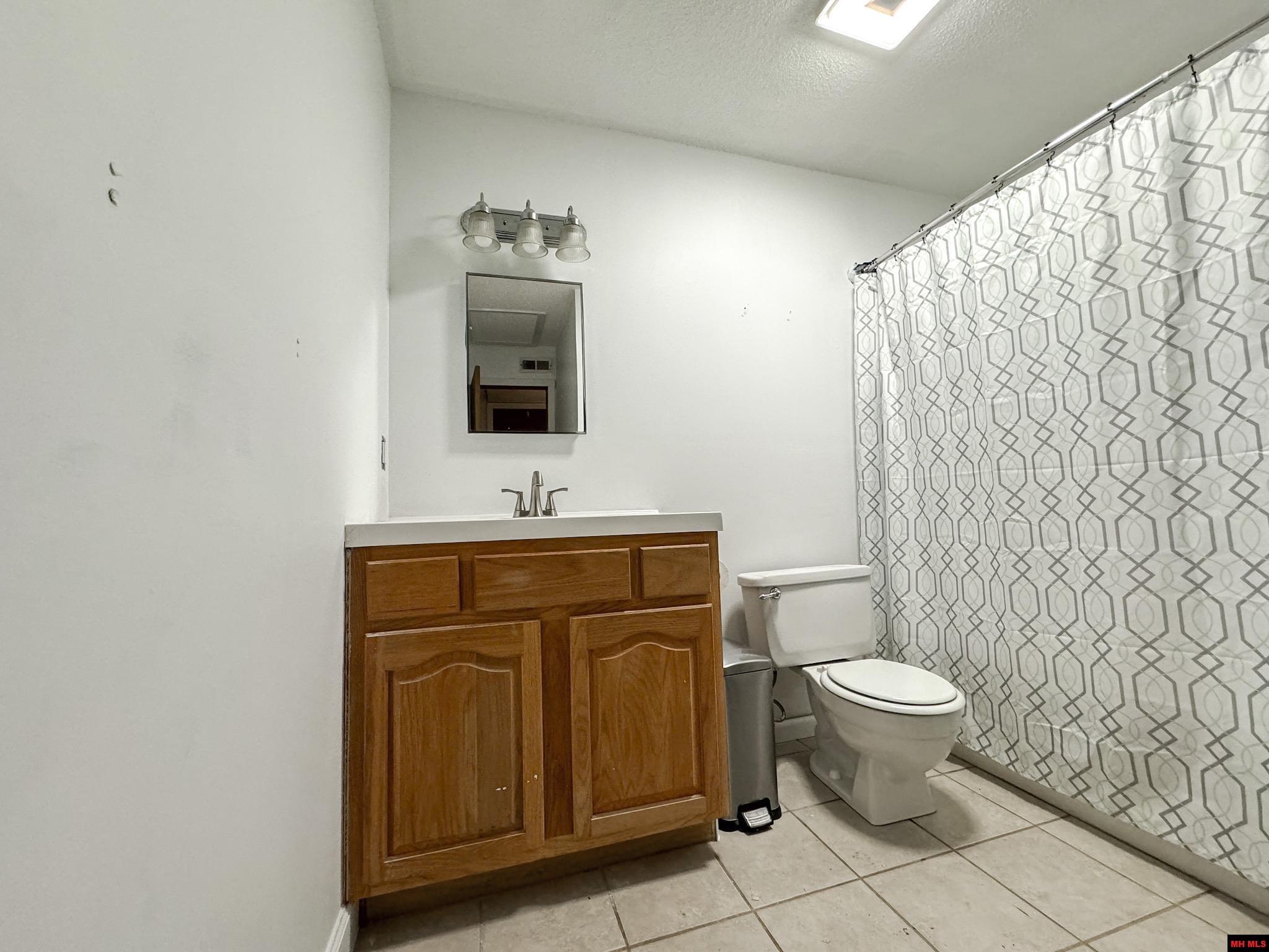 809 SUMMERHILL DRIVE