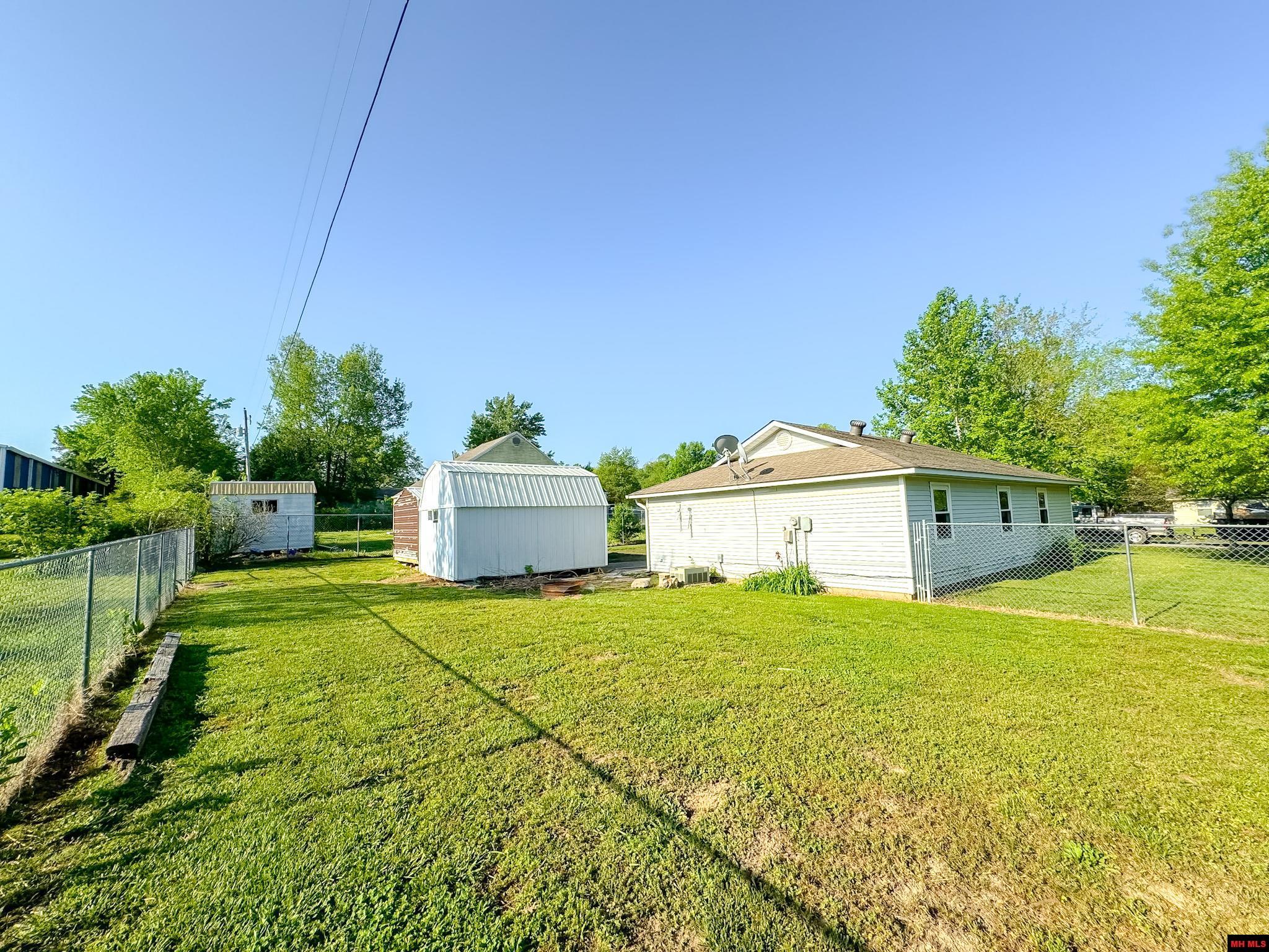 809 SUMMERHILL DRIVE