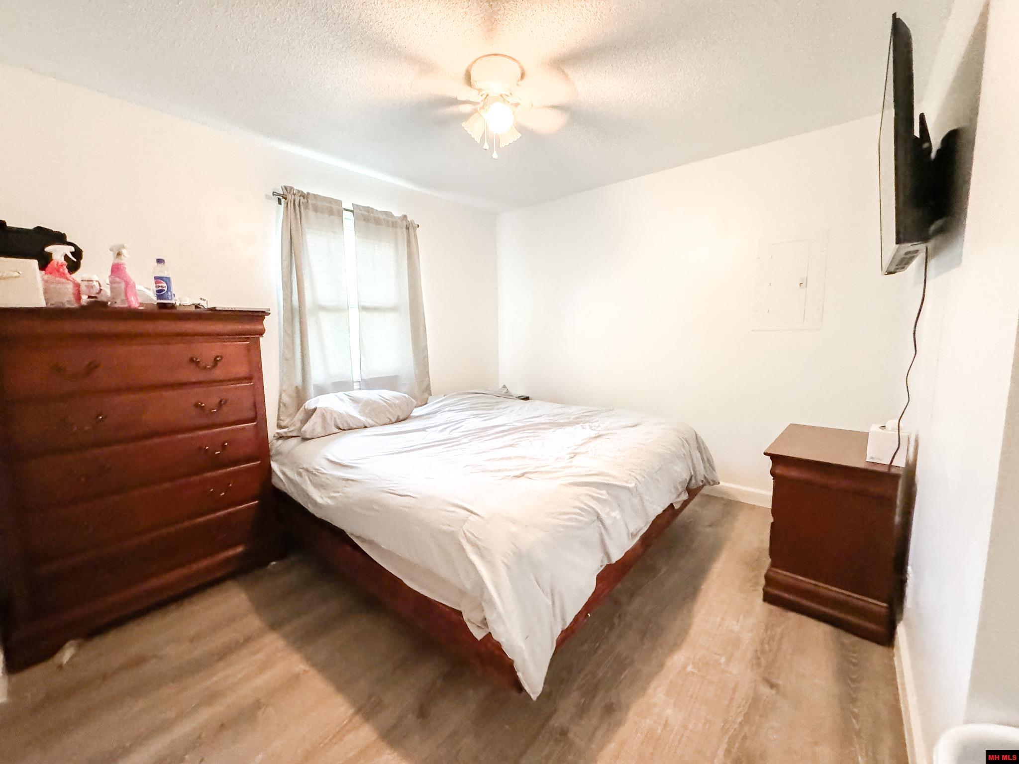 809 SUMMERHILL DRIVE