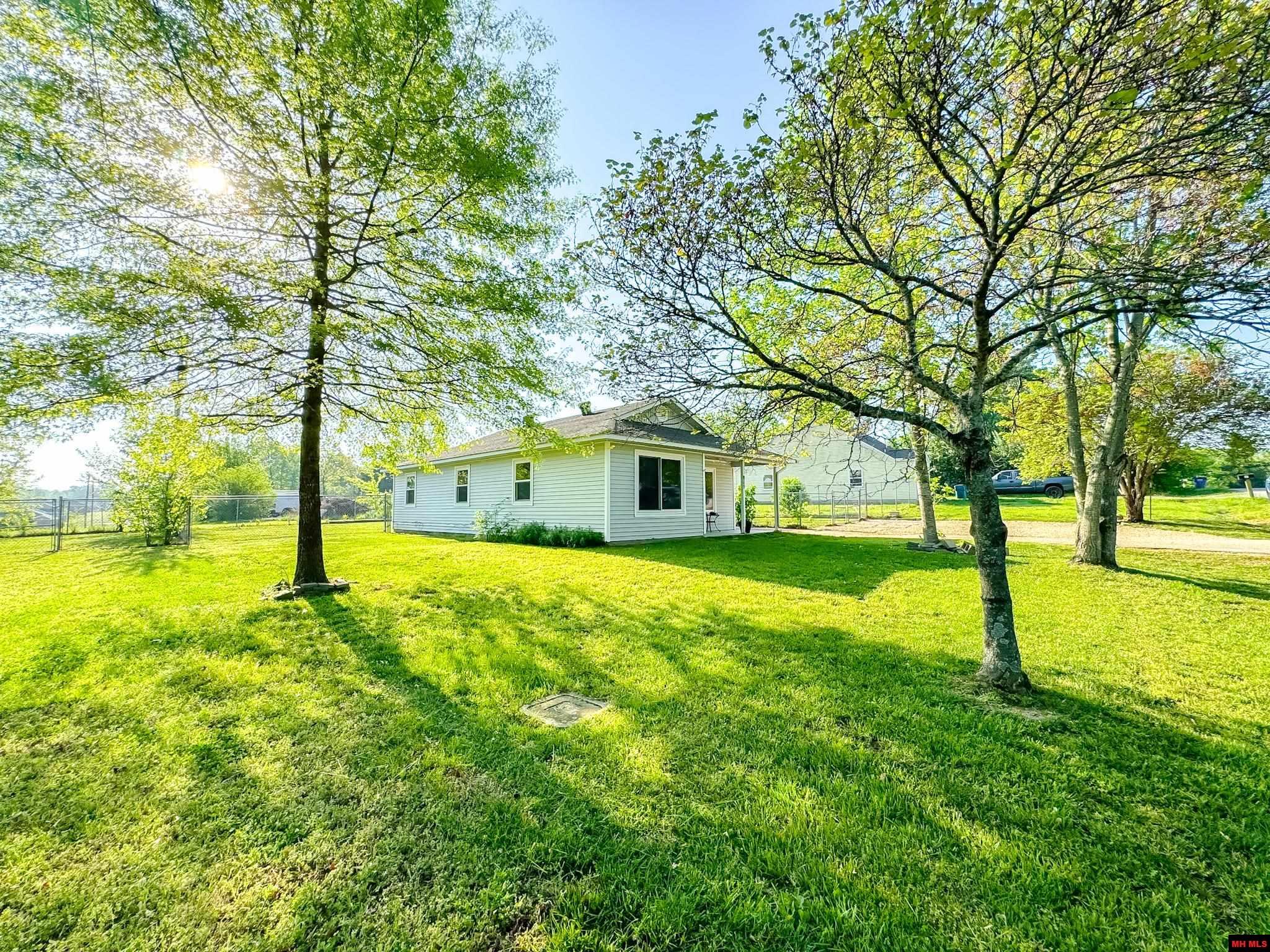 809 SUMMERHILL DRIVE