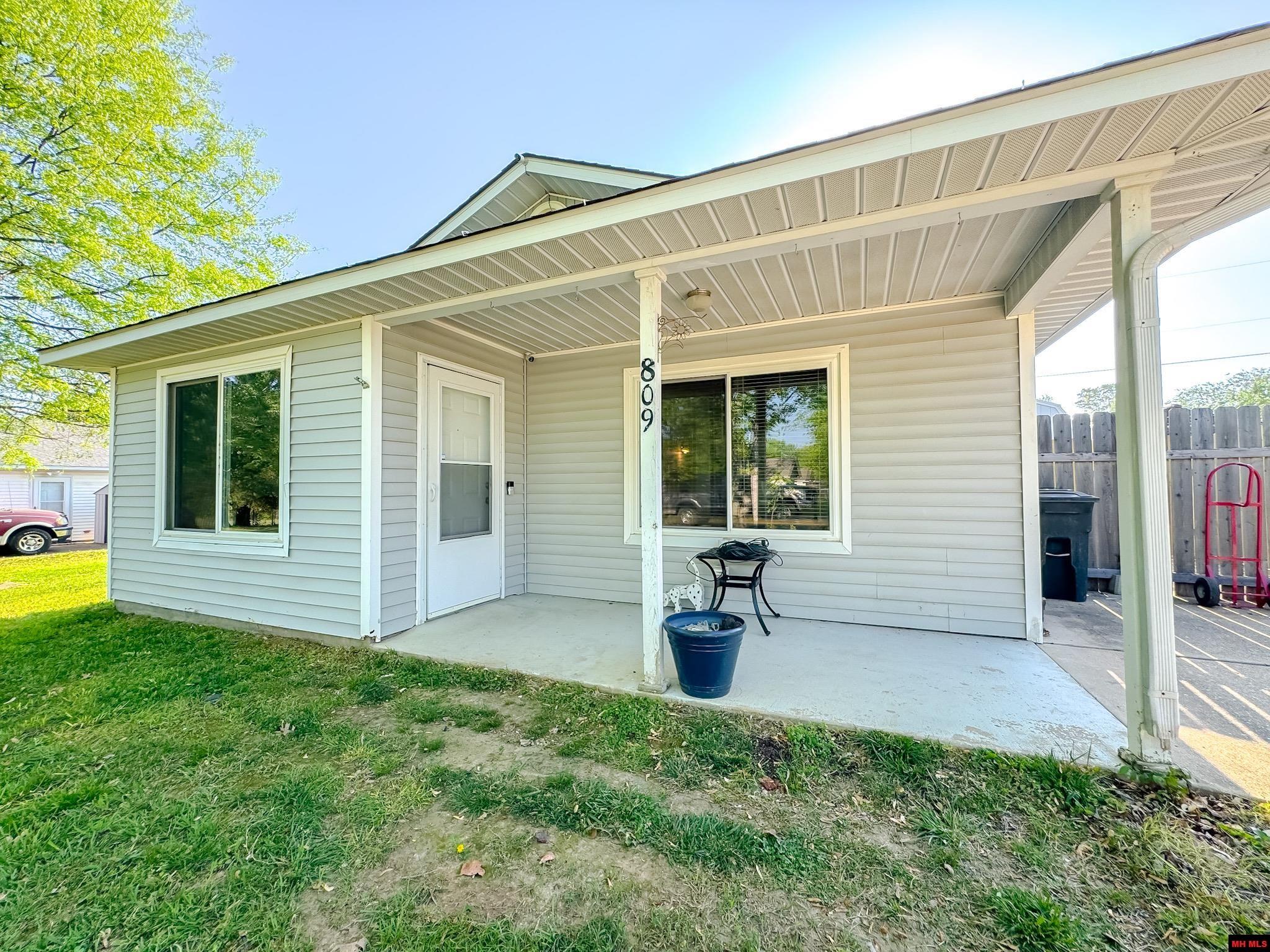 809 SUMMERHILL DRIVE
