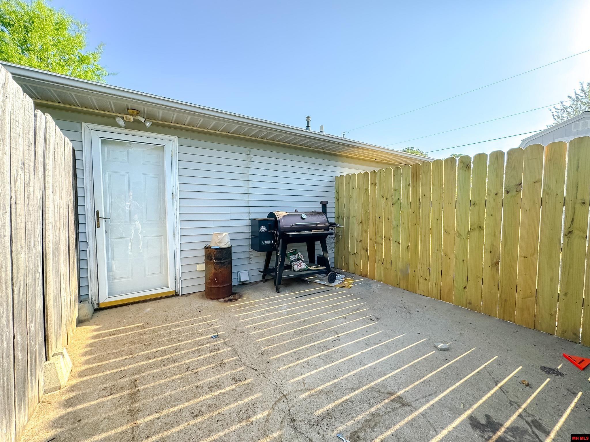 809 SUMMERHILL DRIVE