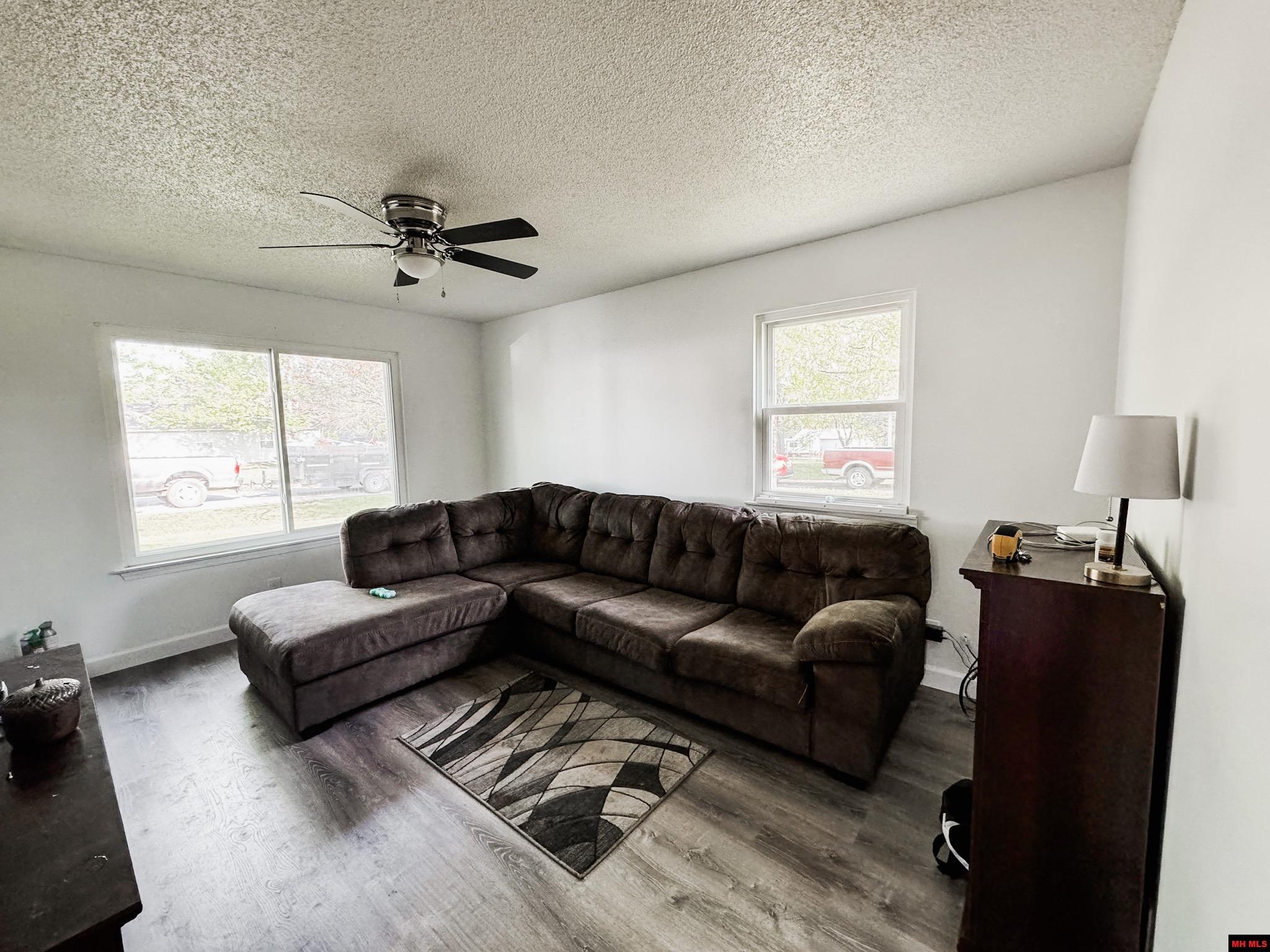 809 SUMMERHILL DRIVE