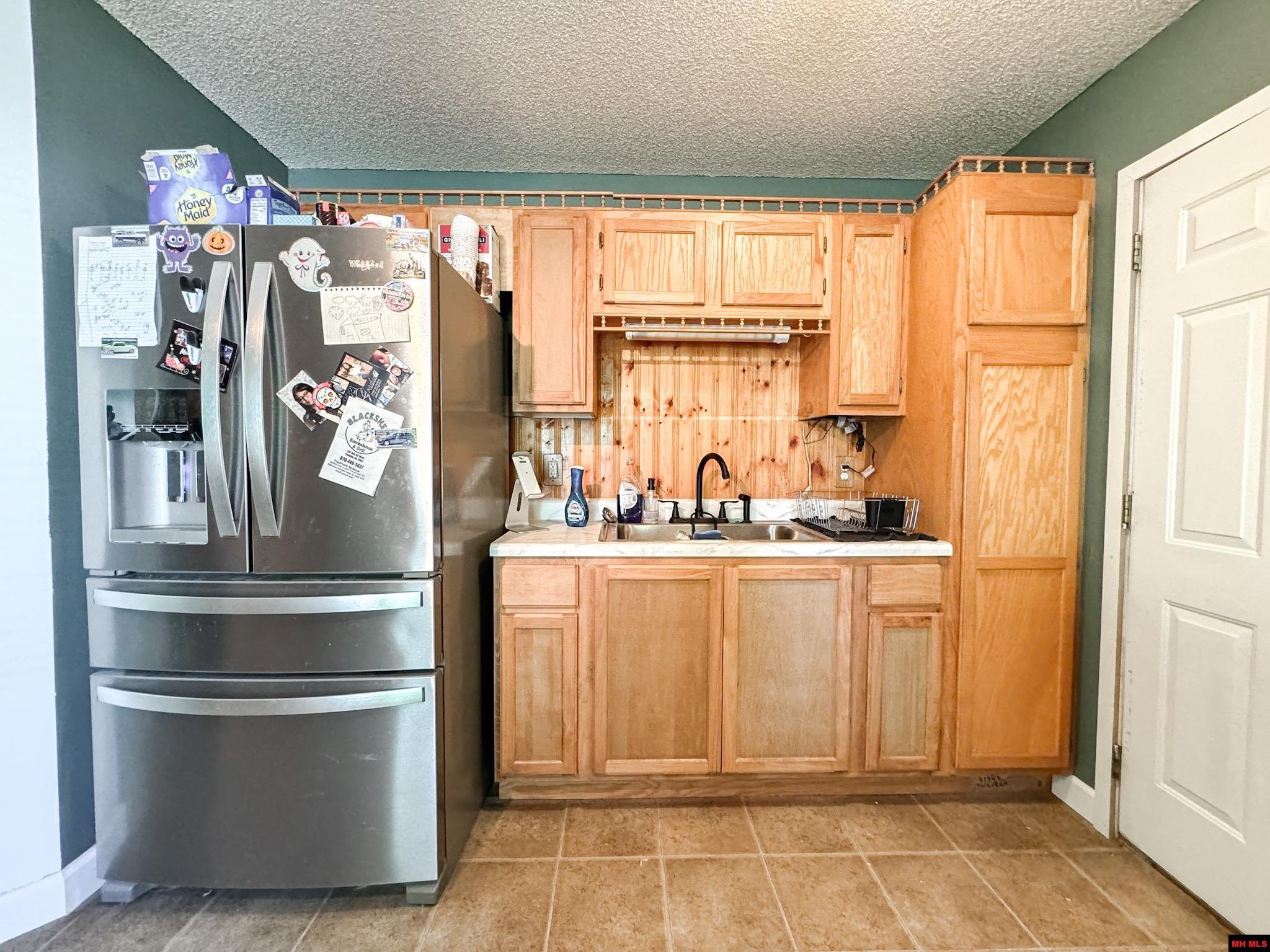 809 SUMMERHILL DRIVE