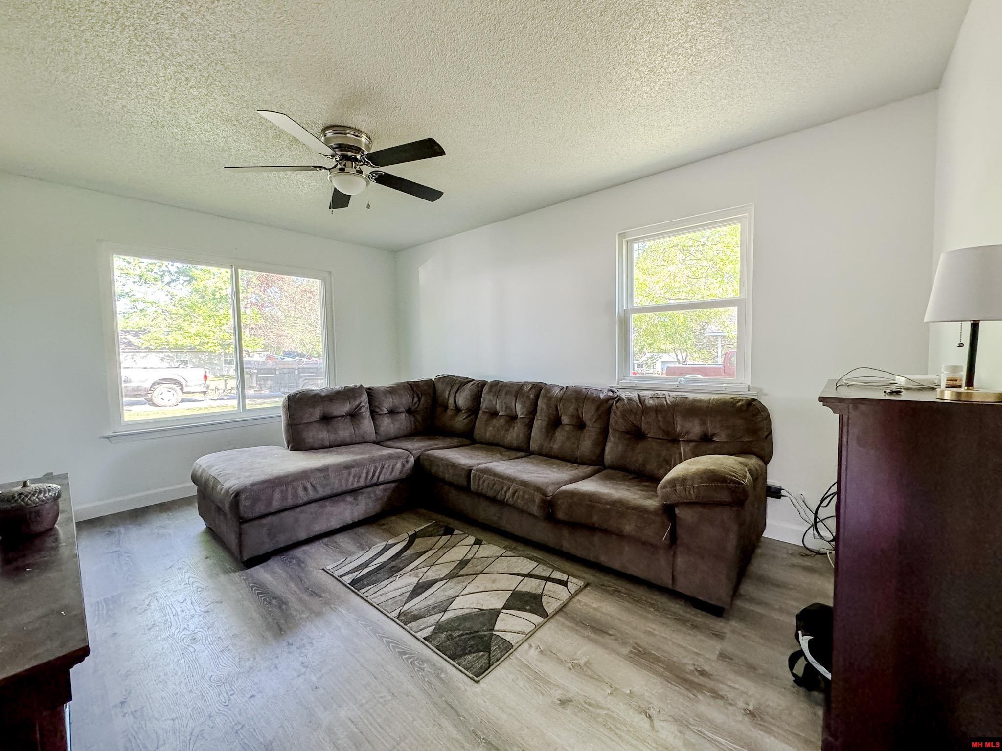 809 SUMMERHILL DRIVE