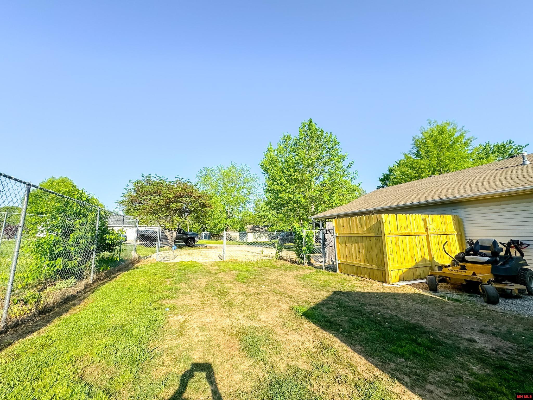 809 SUMMERHILL DRIVE