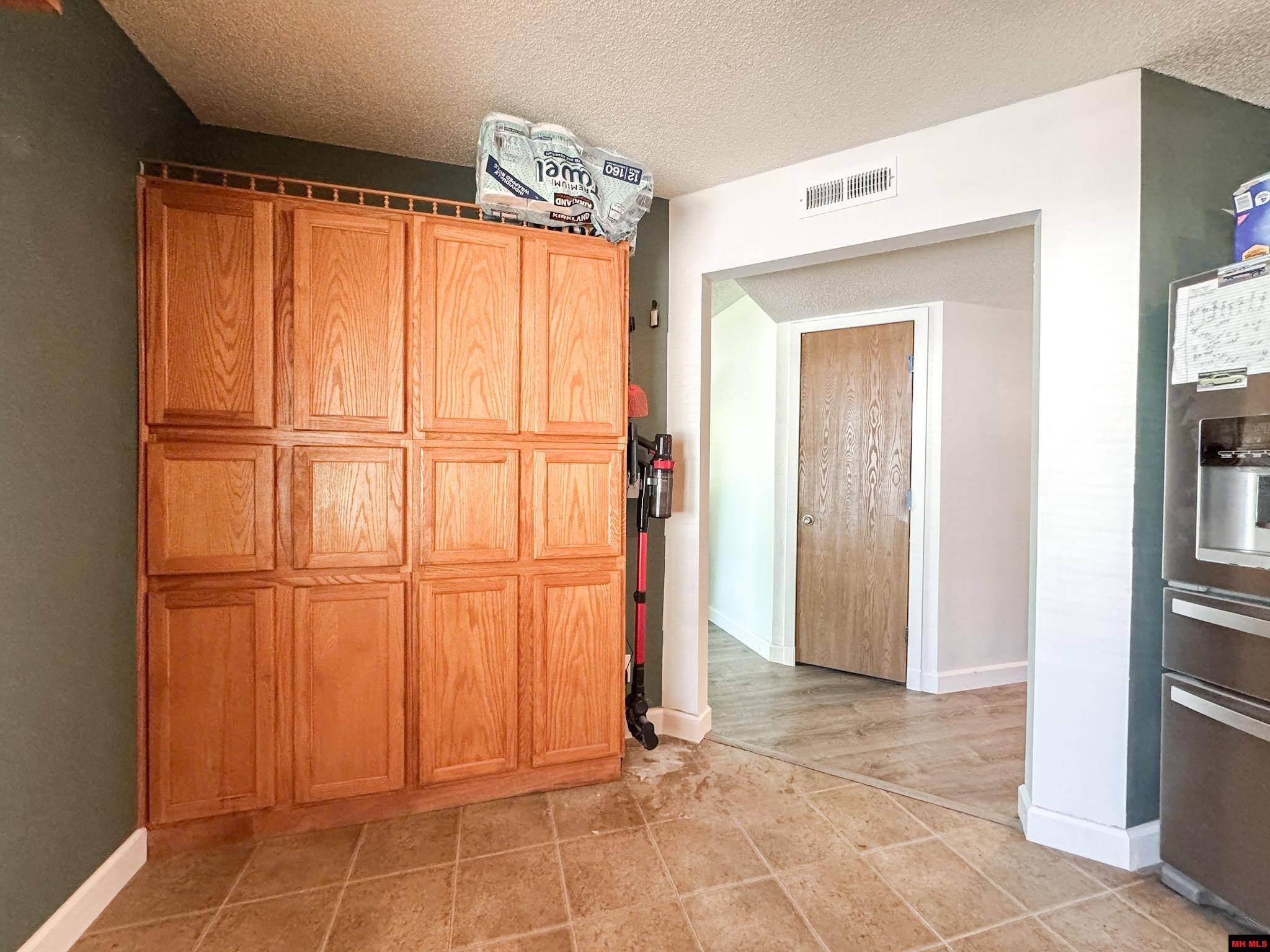 809 SUMMERHILL DRIVE