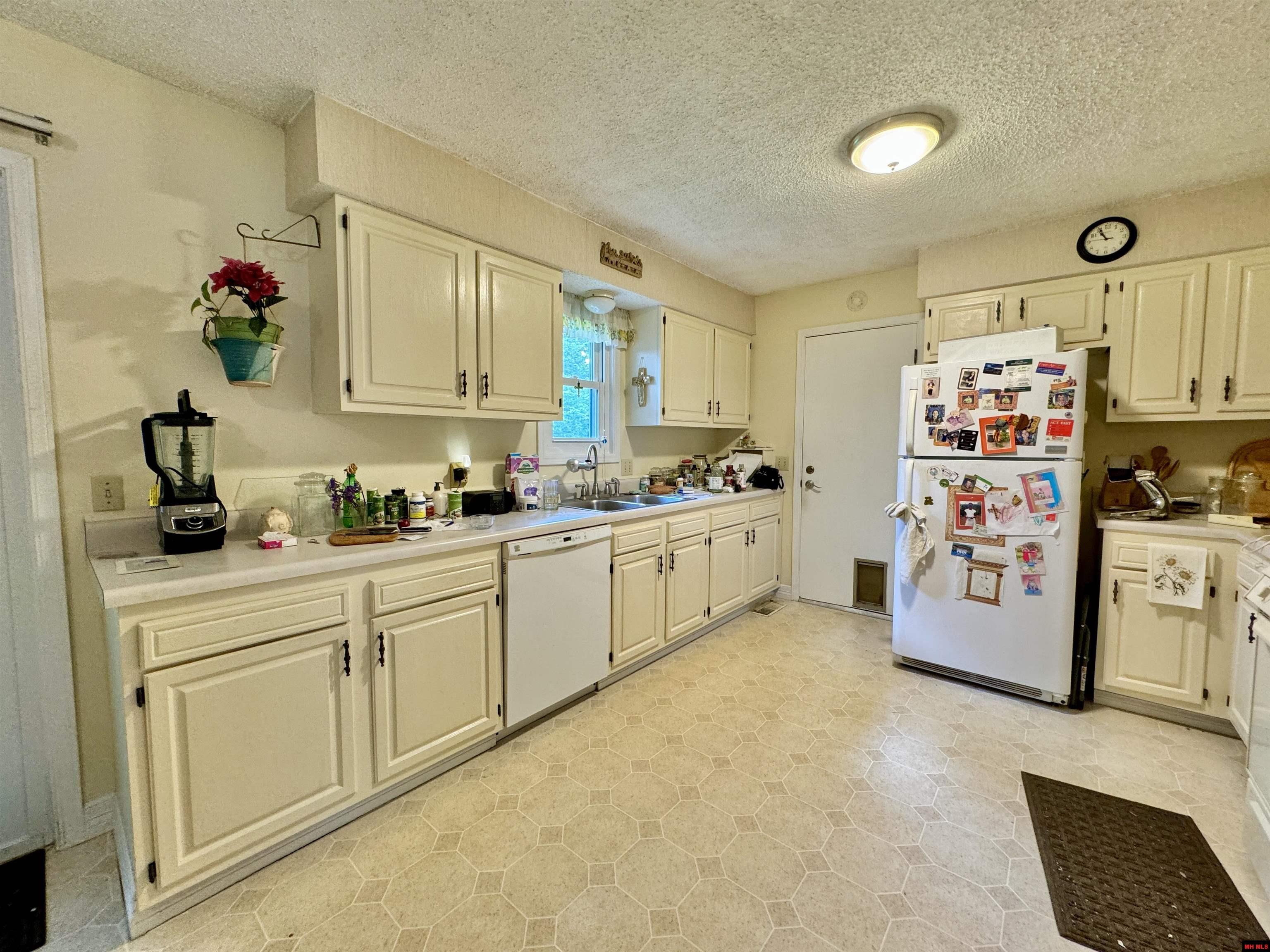 1106 OVERLOOK DRIVE
