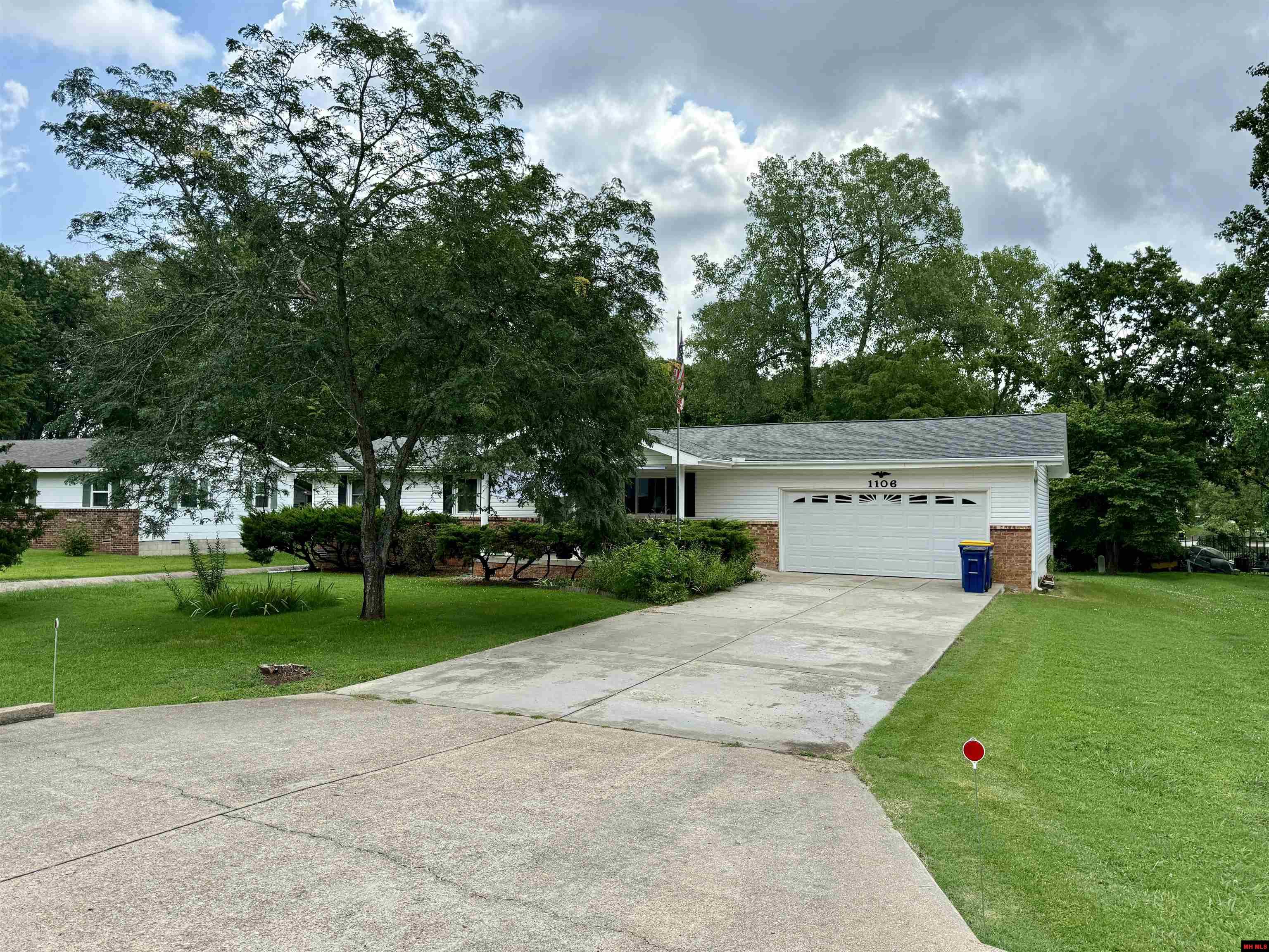 1106 OVERLOOK DRIVE