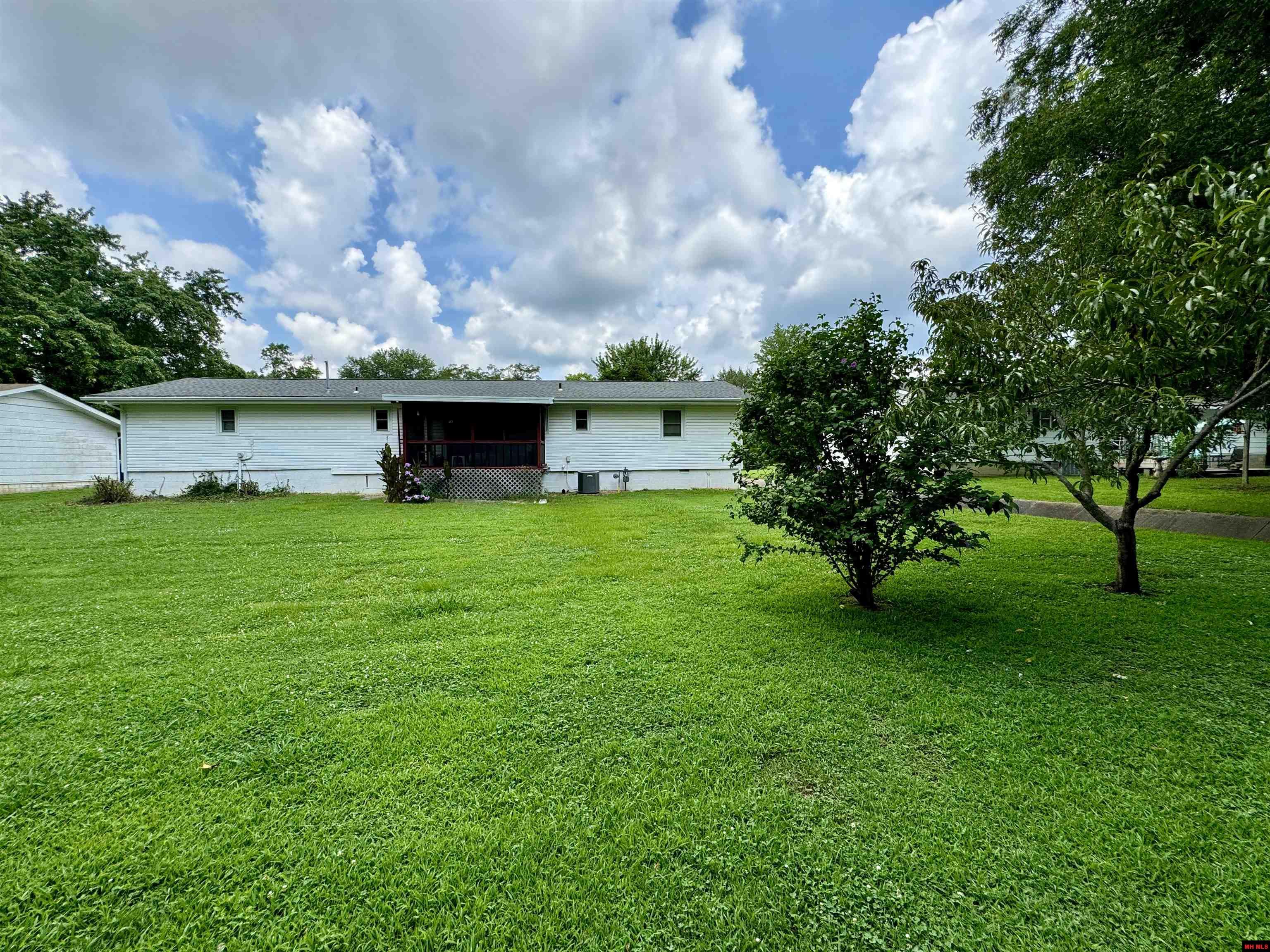 1106 OVERLOOK DRIVE