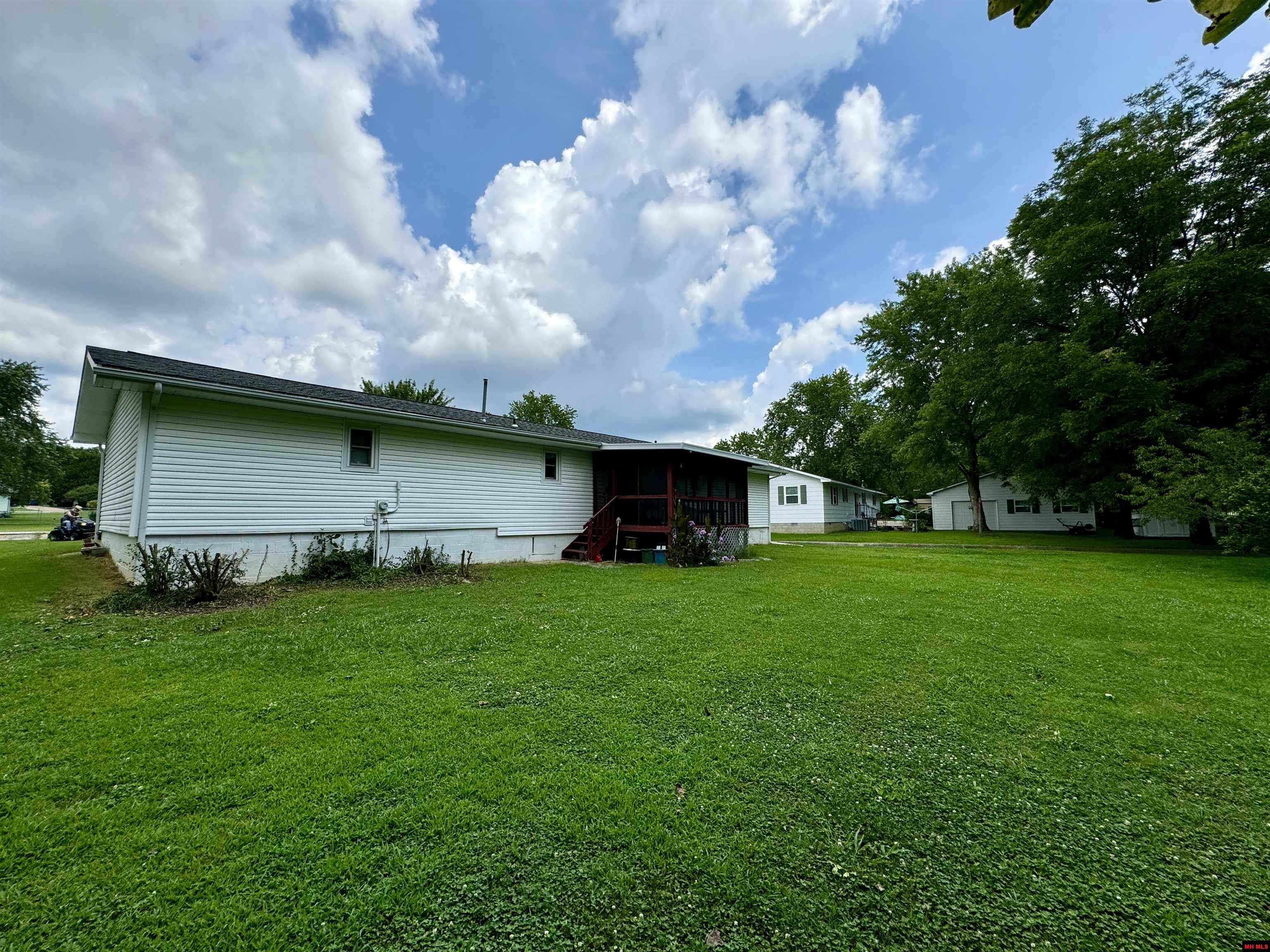 1106 OVERLOOK DRIVE
