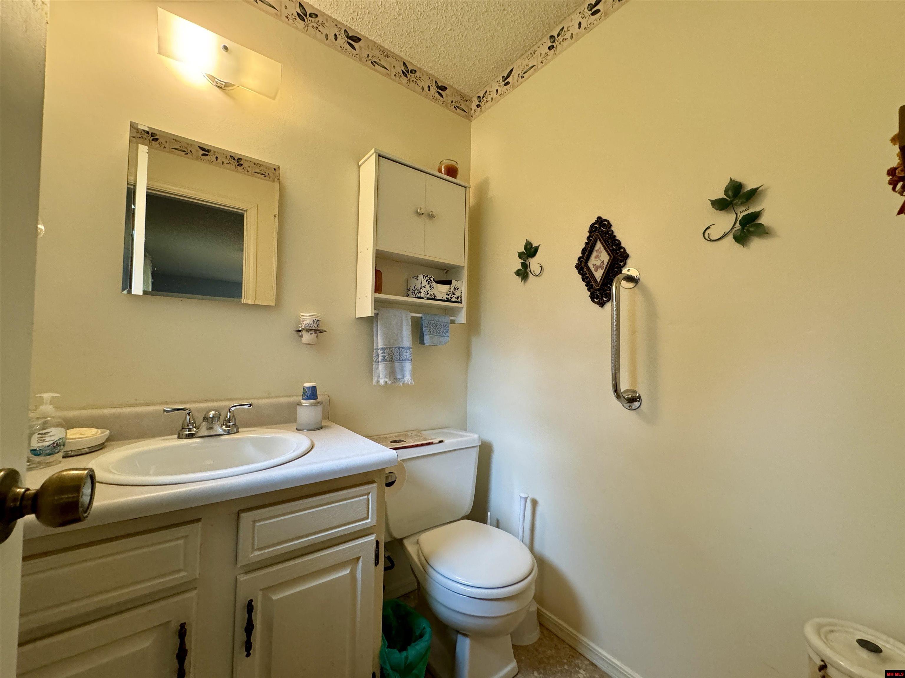 1106 OVERLOOK DRIVE