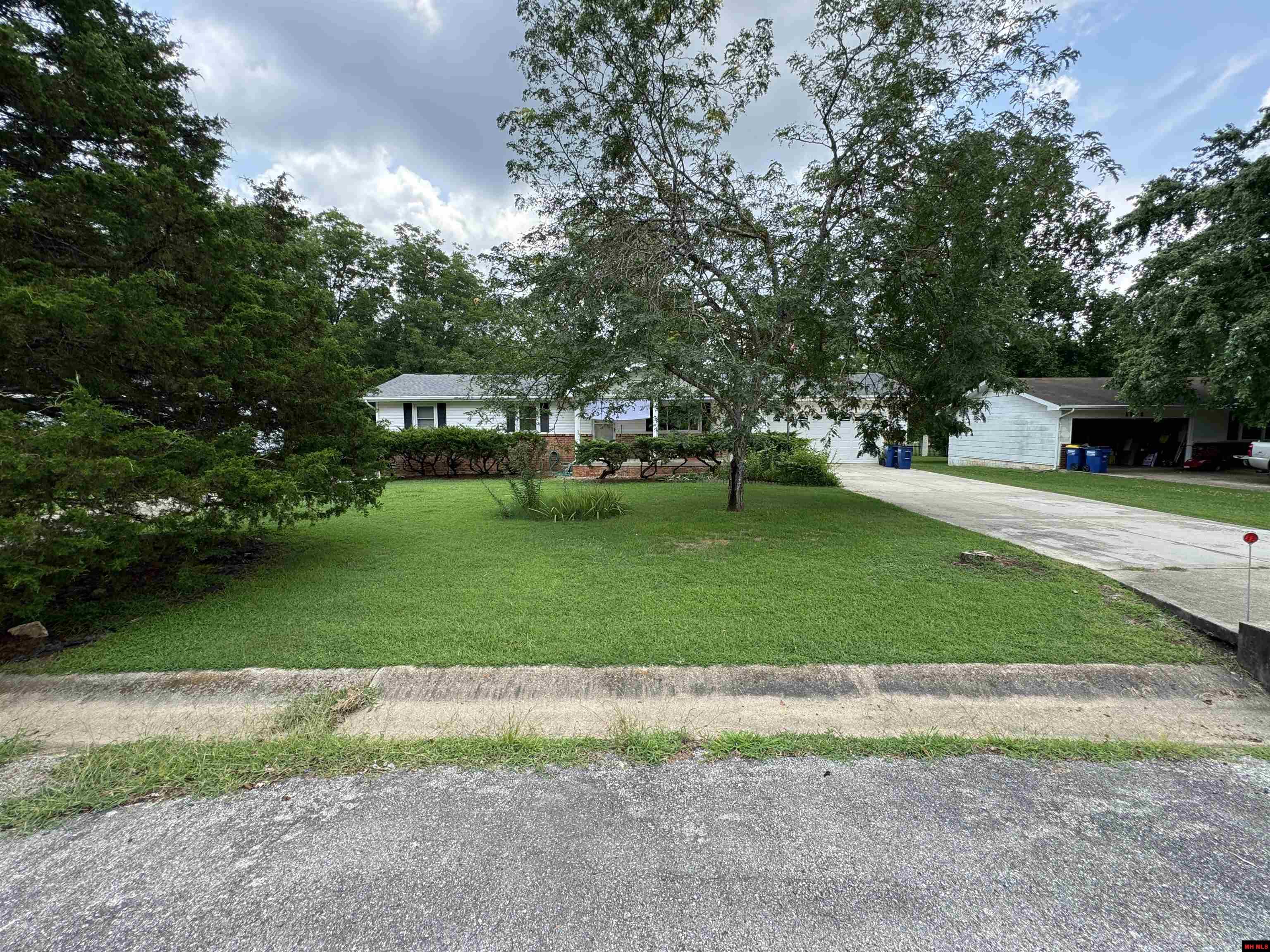 1106 OVERLOOK DRIVE