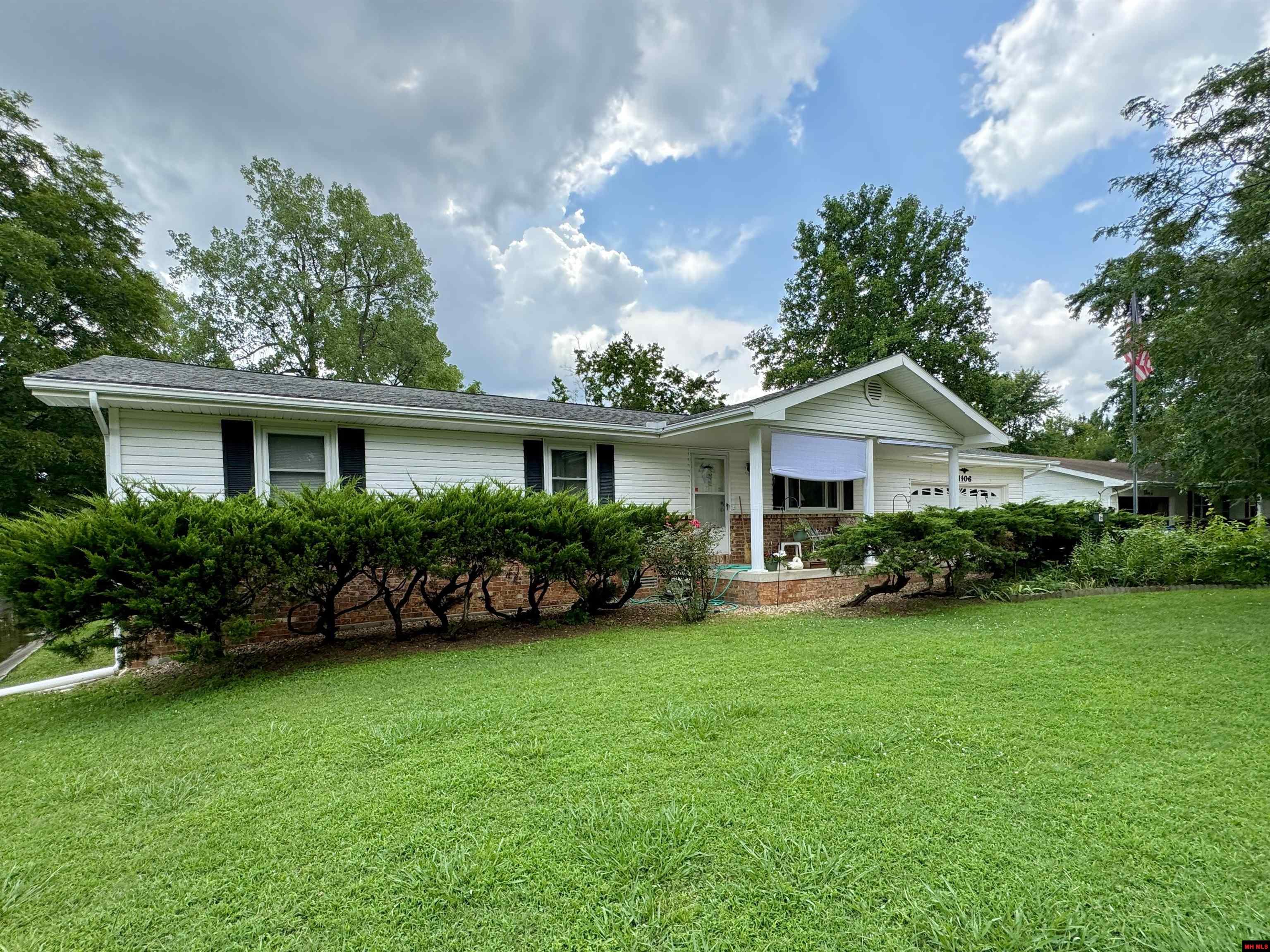 1106 OVERLOOK DRIVE