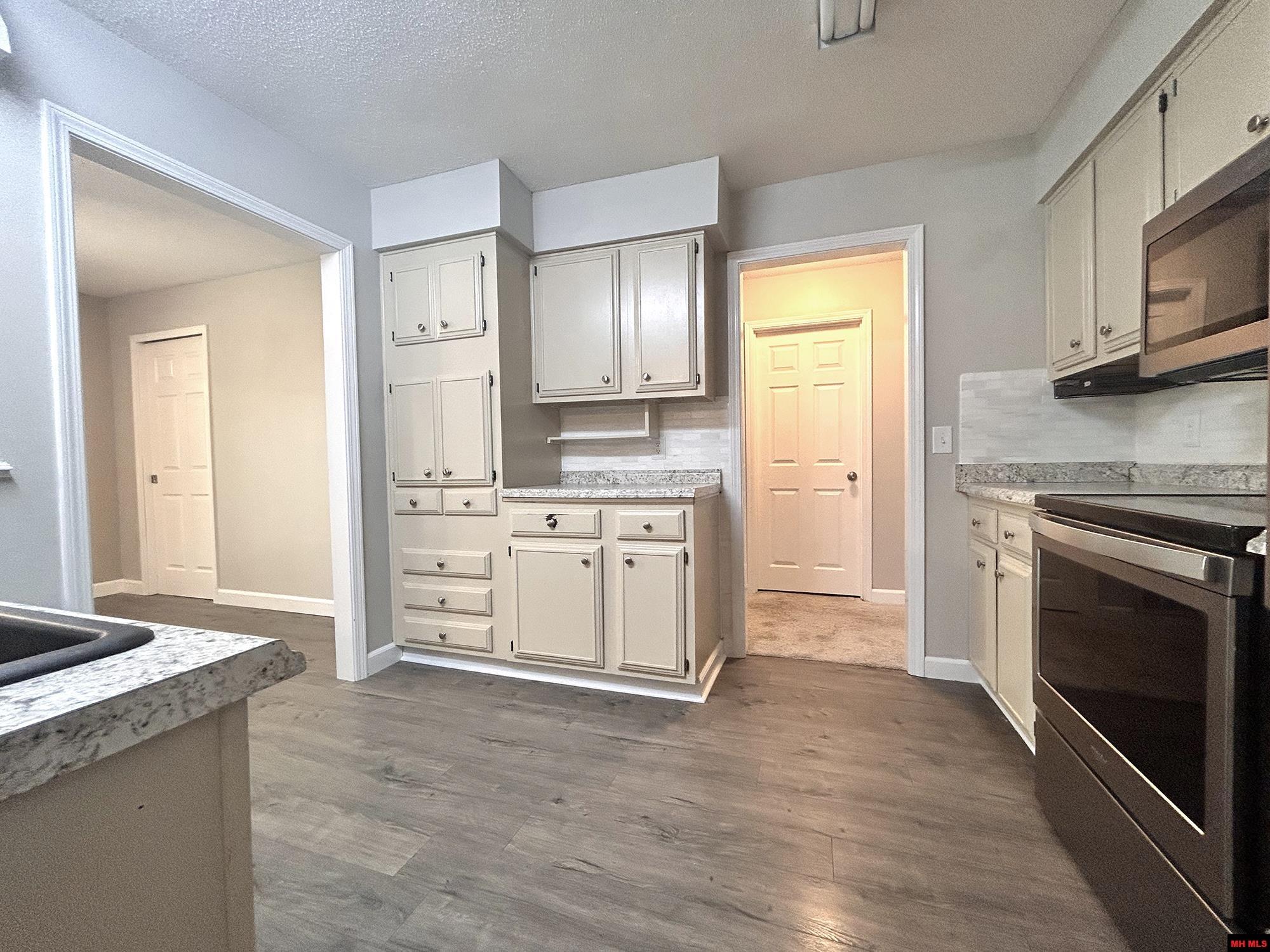 405 RAZORBACK DRIVE