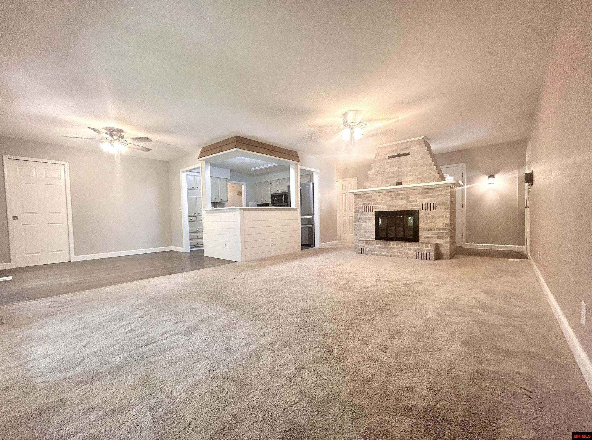 405 RAZORBACK DRIVE