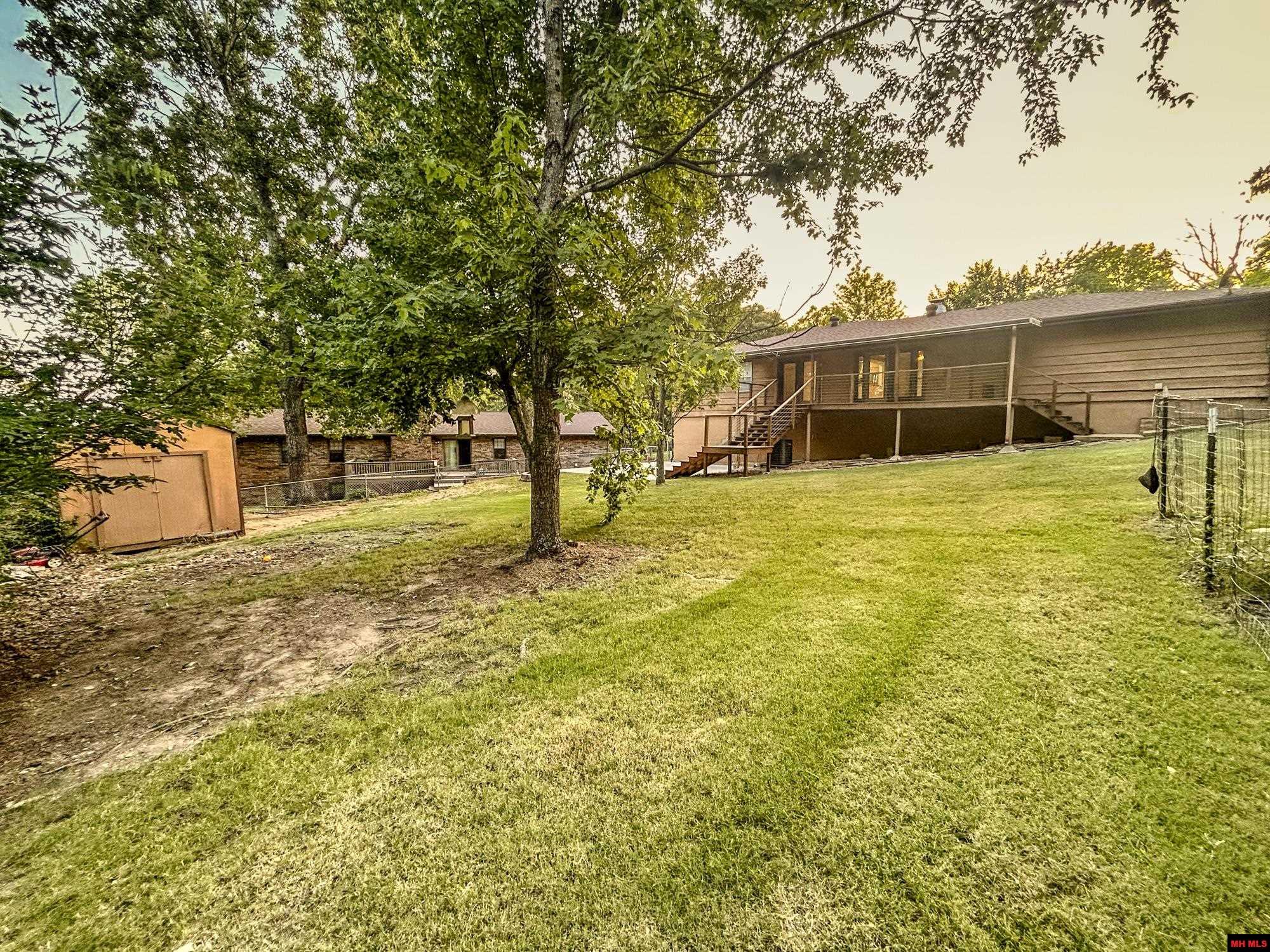 405 RAZORBACK DRIVE
