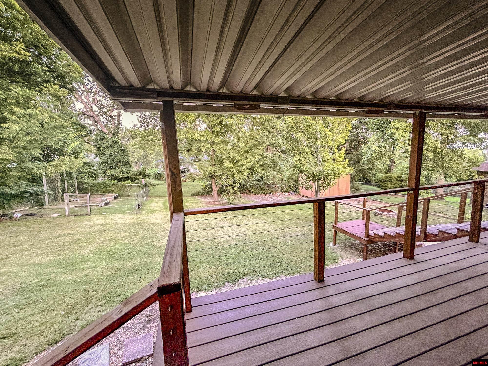 405 RAZORBACK DRIVE