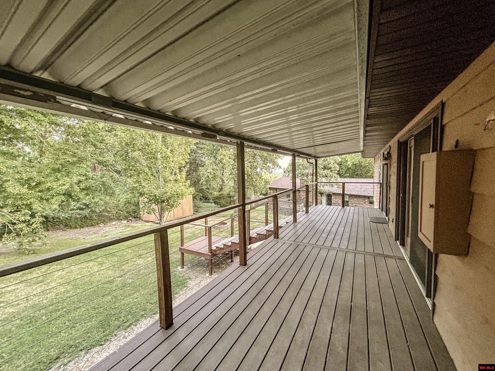 405 RAZORBACK DRIVE