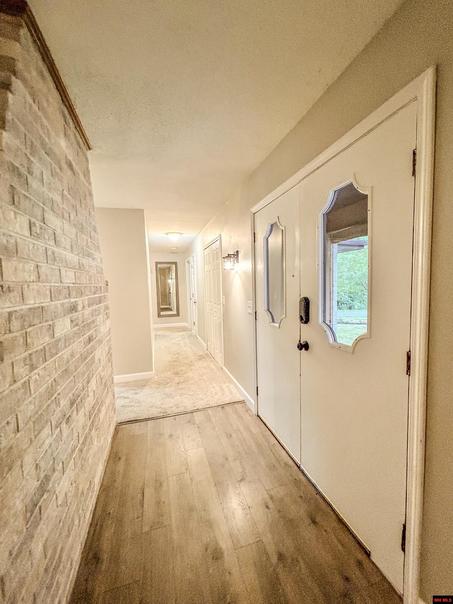405 RAZORBACK DRIVE