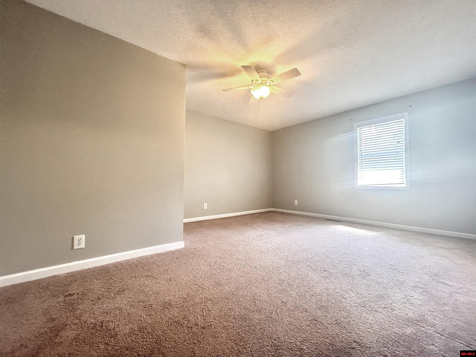 405 RAZORBACK DRIVE