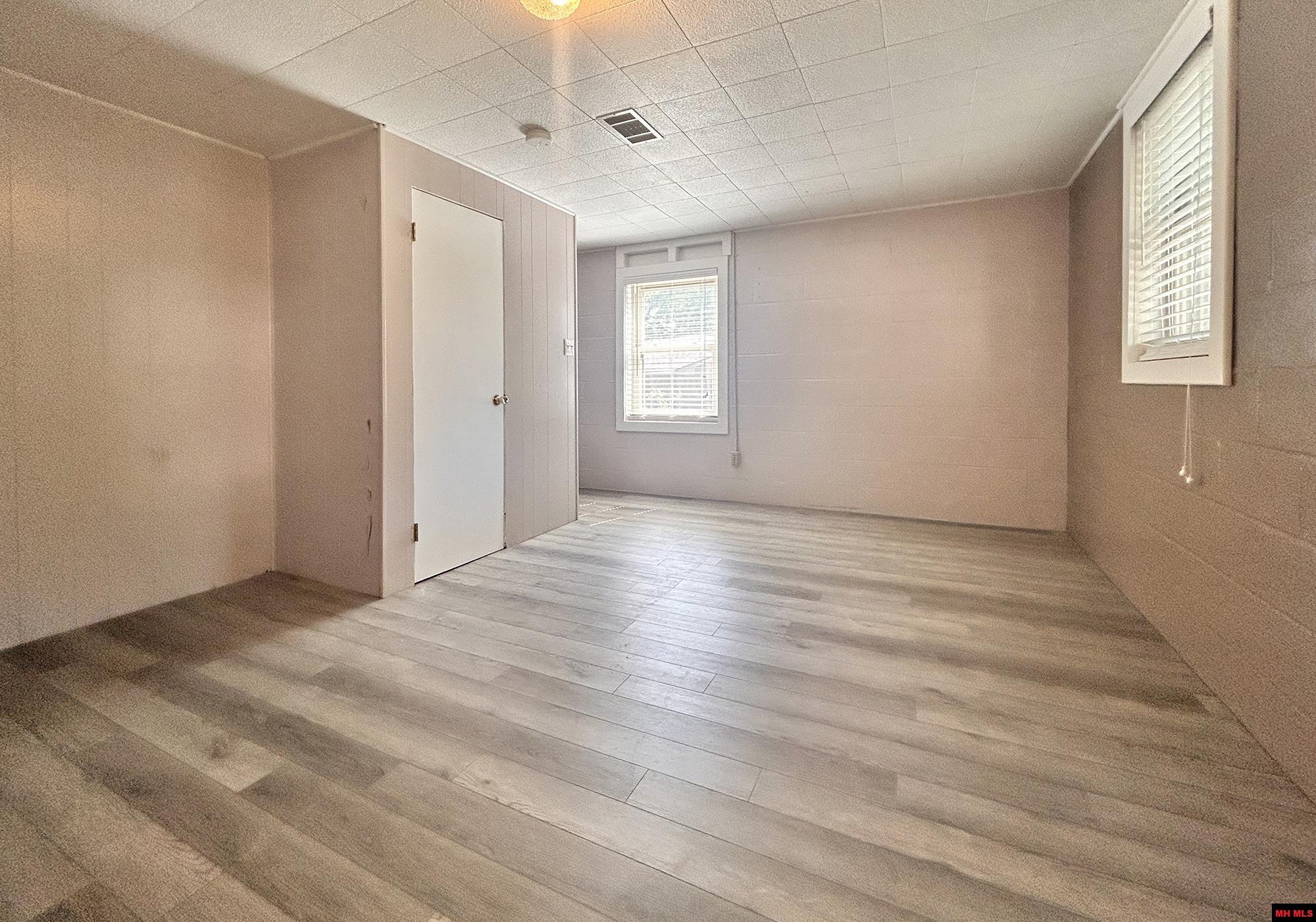 405 RAZORBACK DRIVE