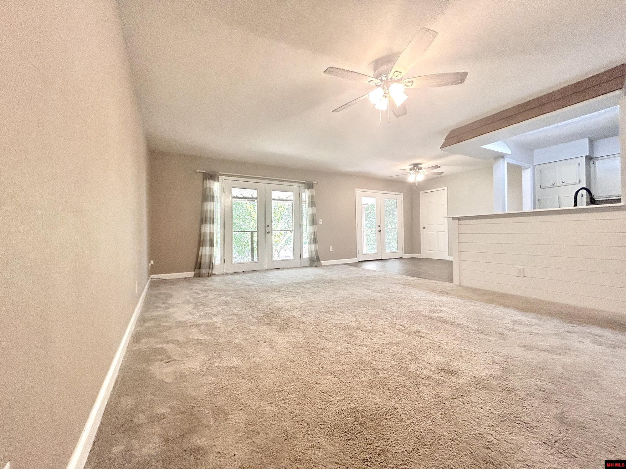 405 RAZORBACK DRIVE