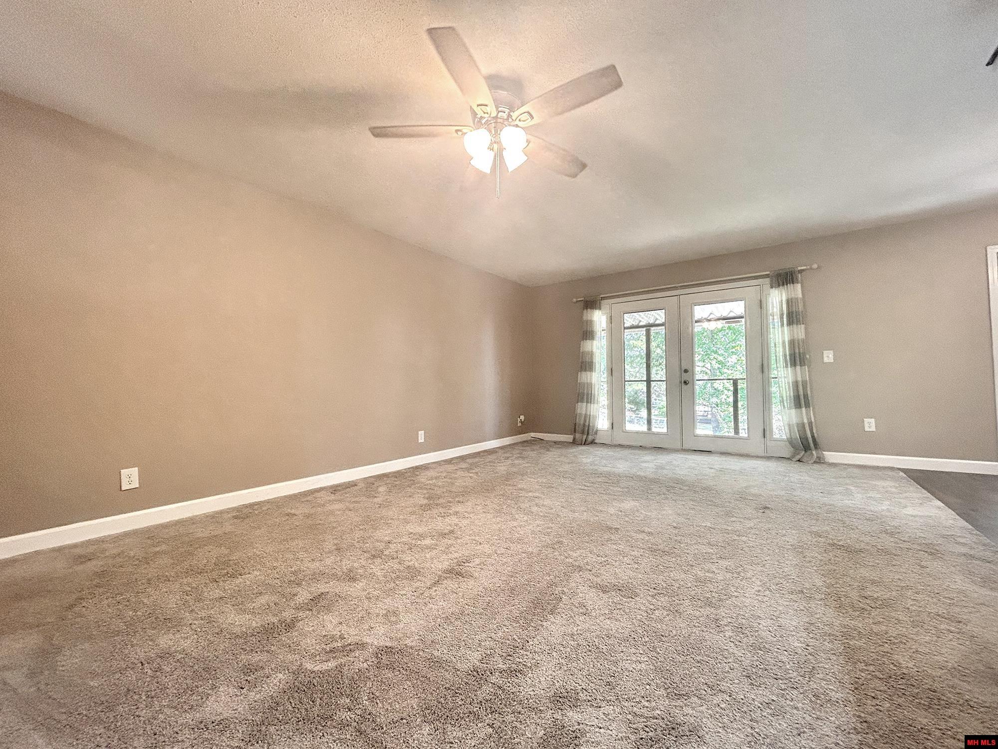 405 RAZORBACK DRIVE