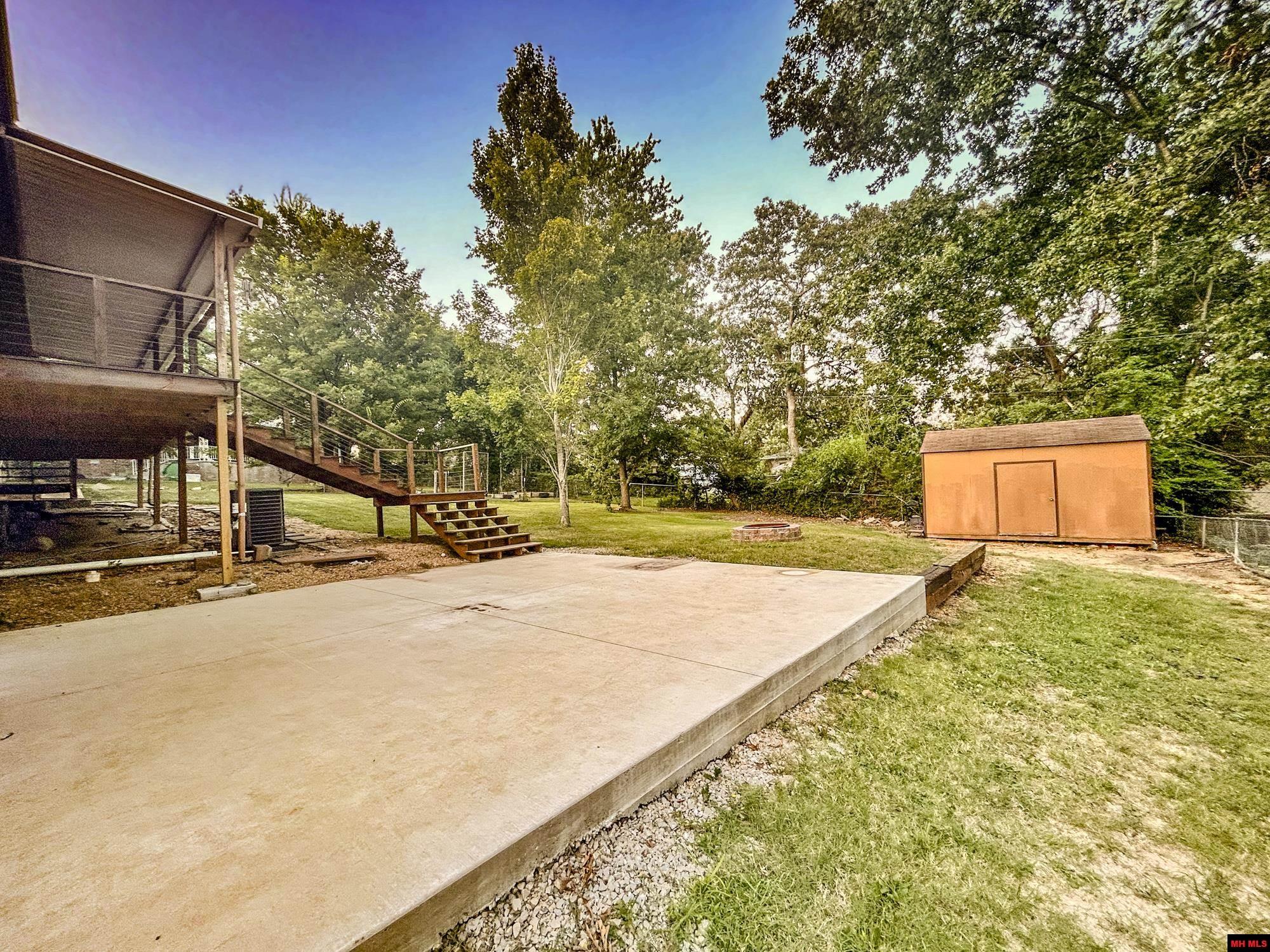 405 RAZORBACK DRIVE