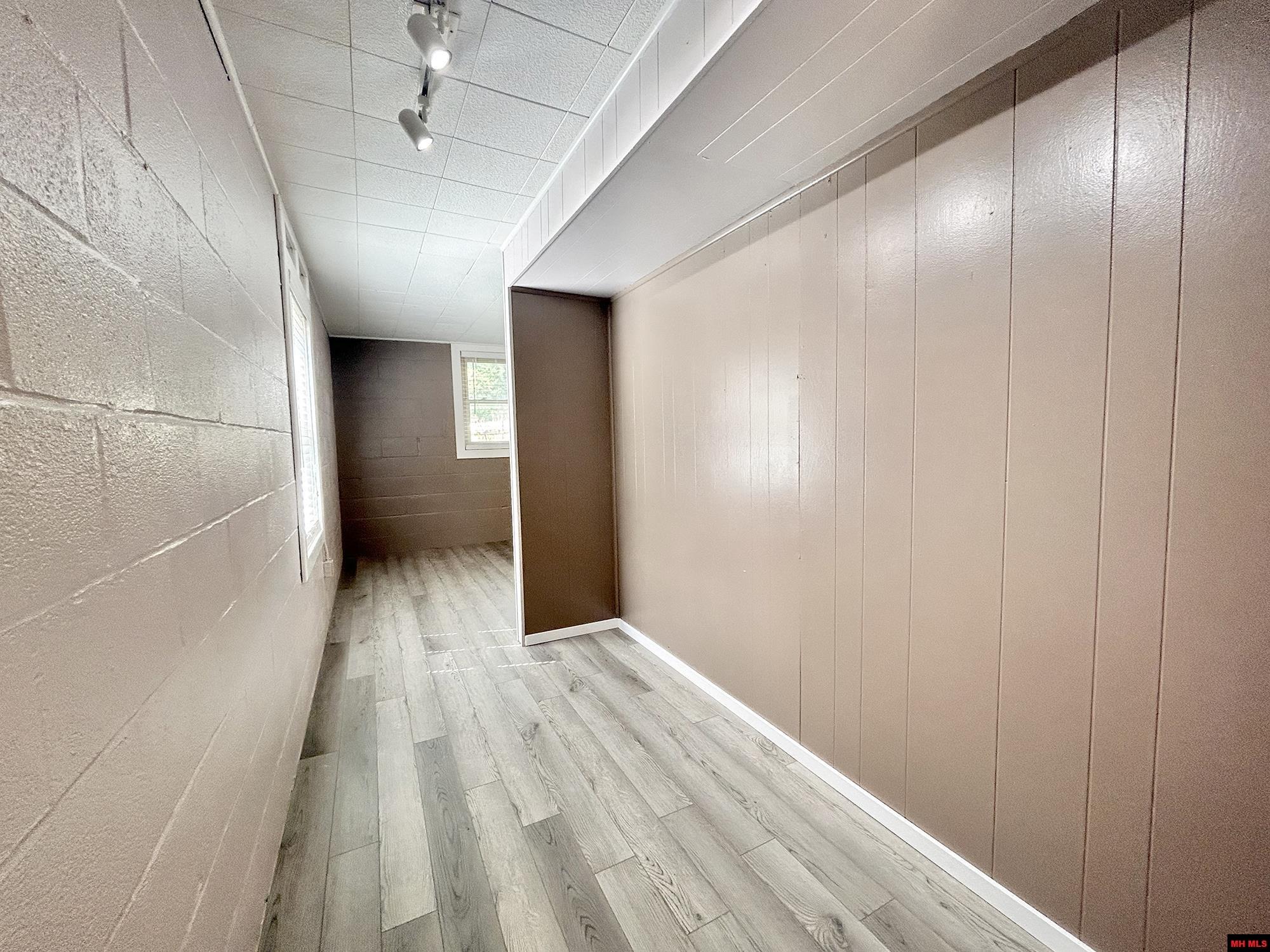 405 RAZORBACK DRIVE
