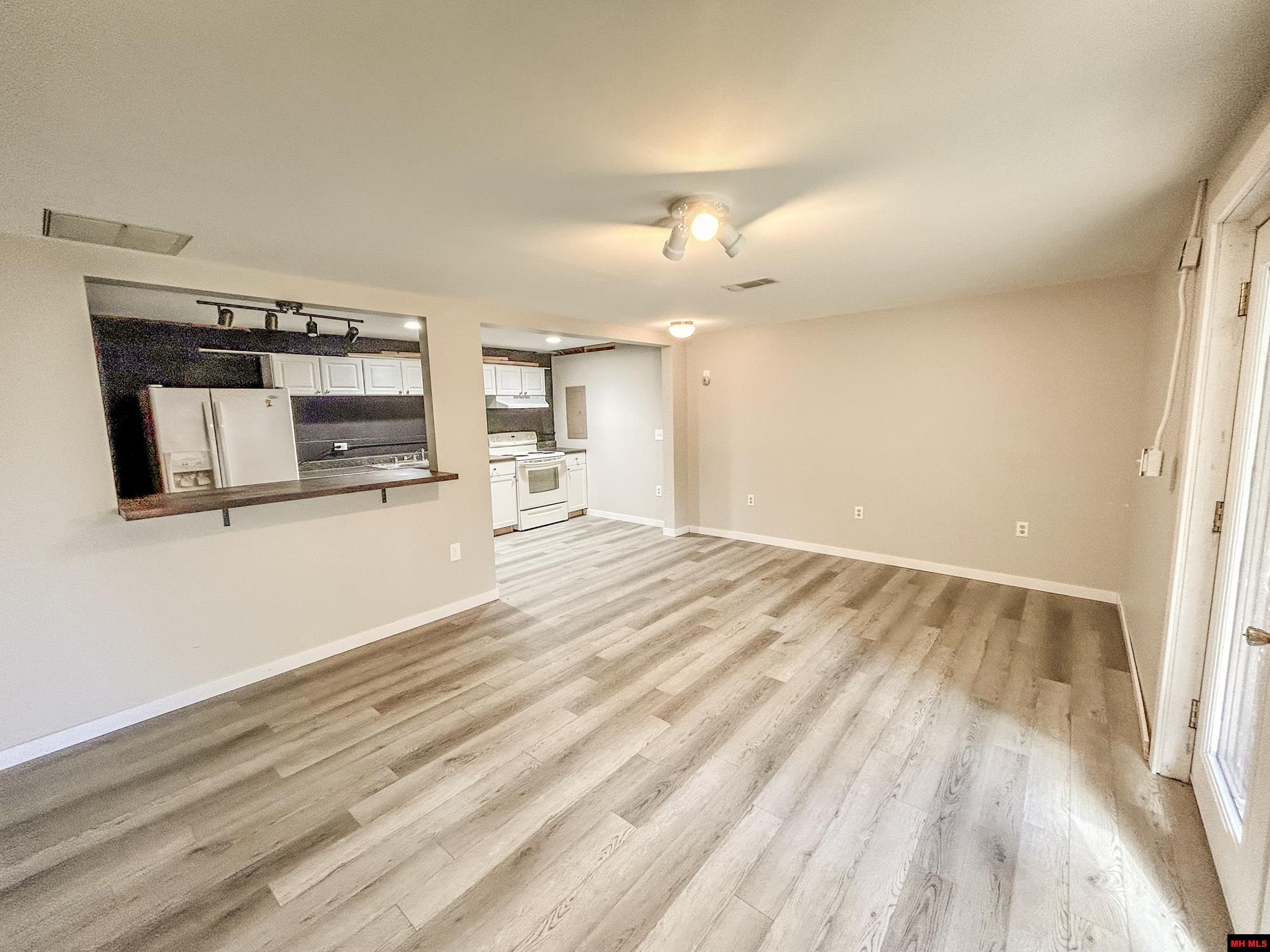 405 RAZORBACK DRIVE