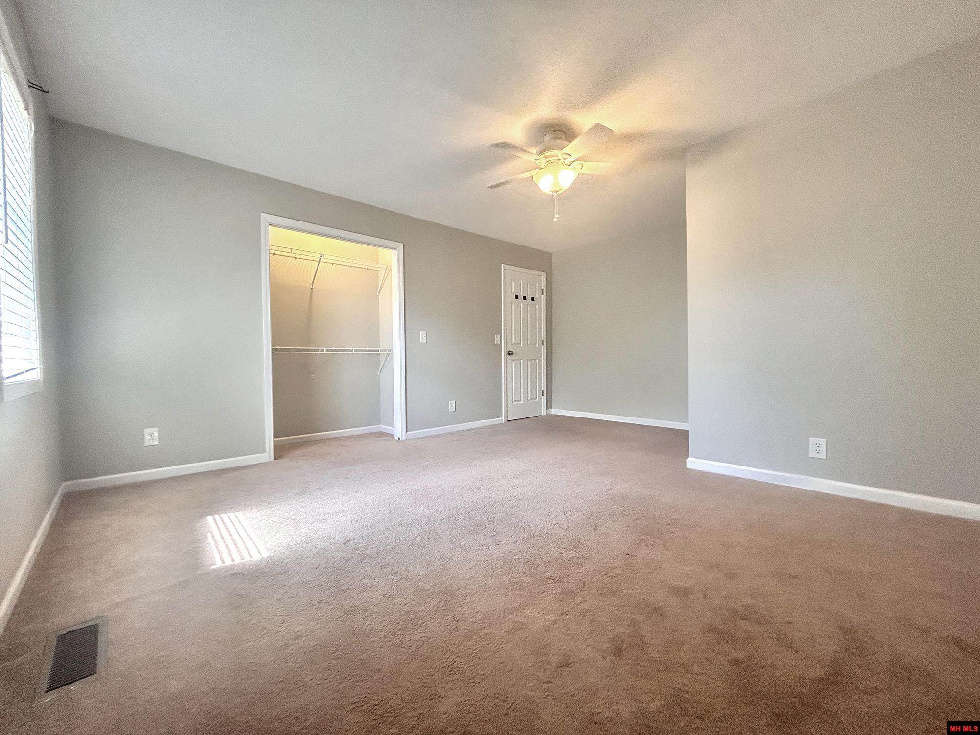 405 RAZORBACK DRIVE