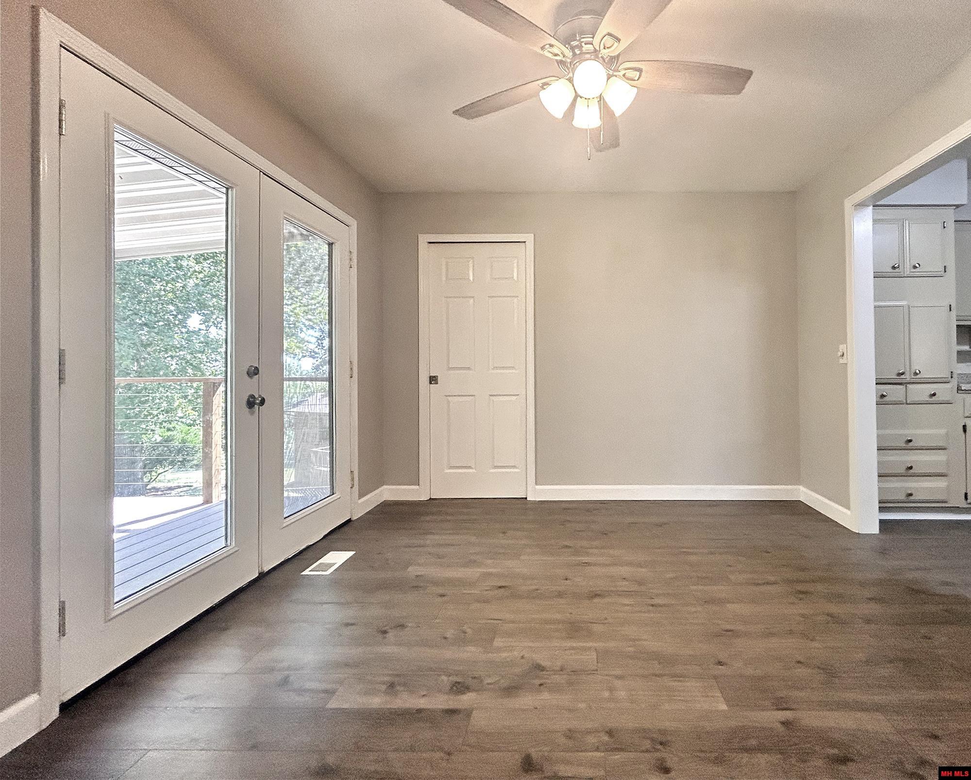 405 RAZORBACK DRIVE