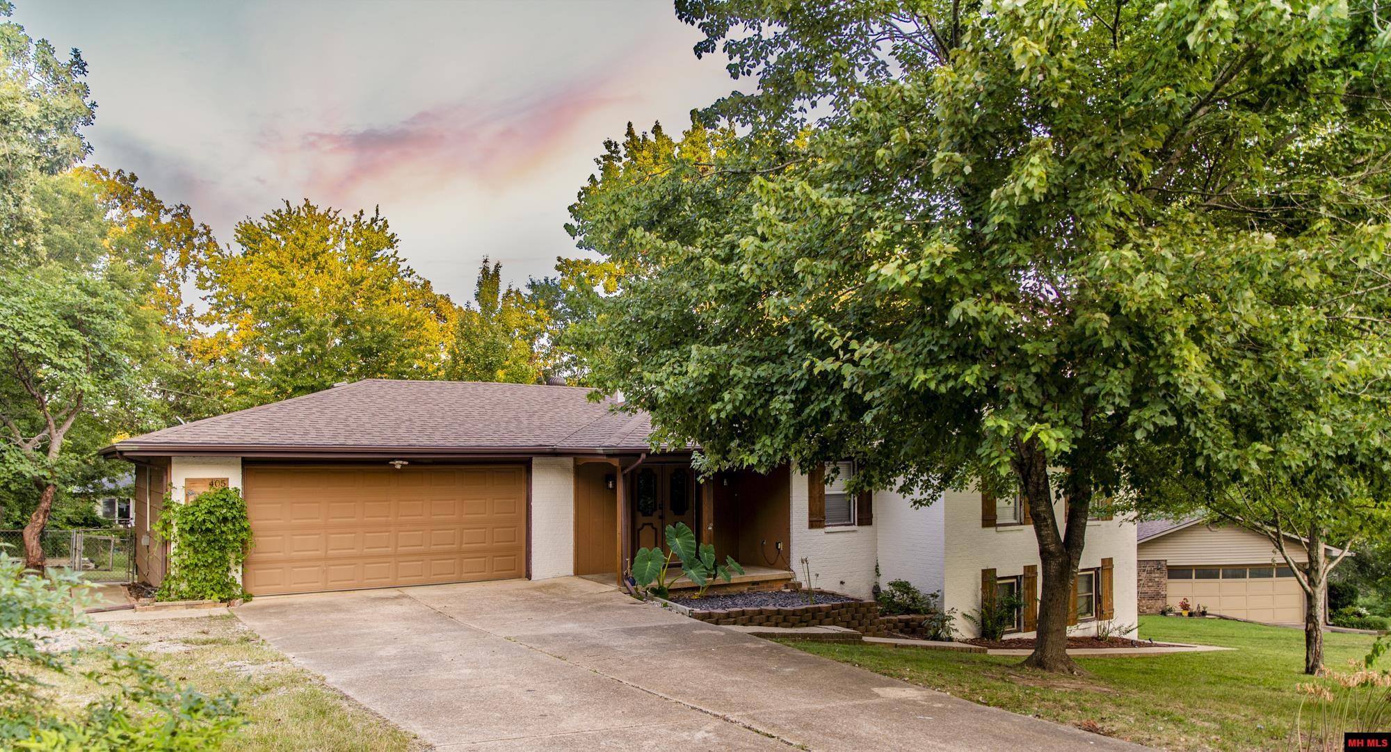 405 RAZORBACK DRIVE