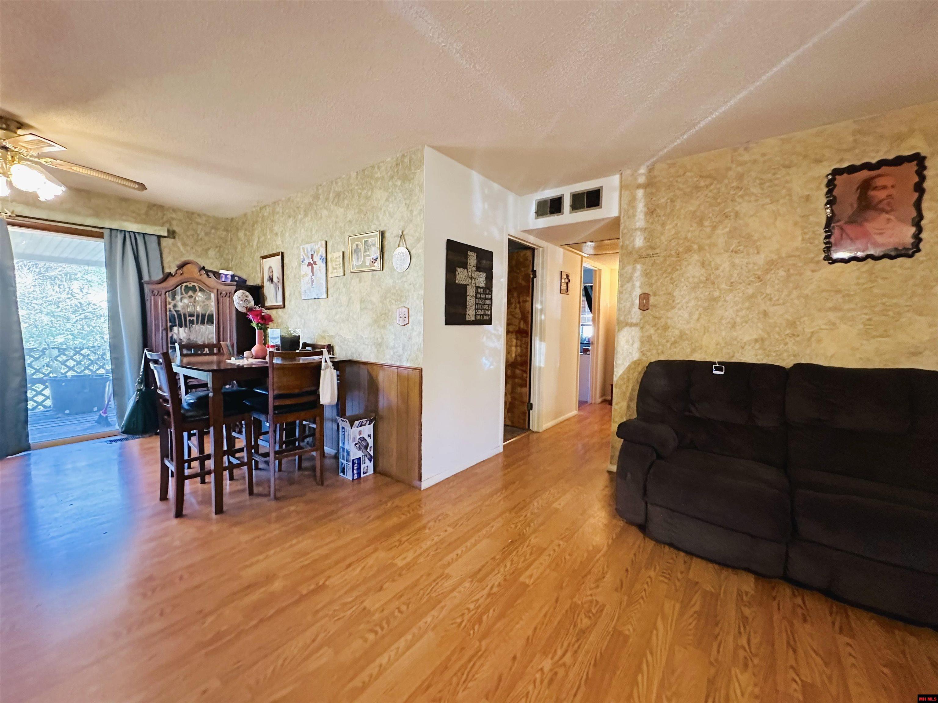 930 WAVERLY ROAD