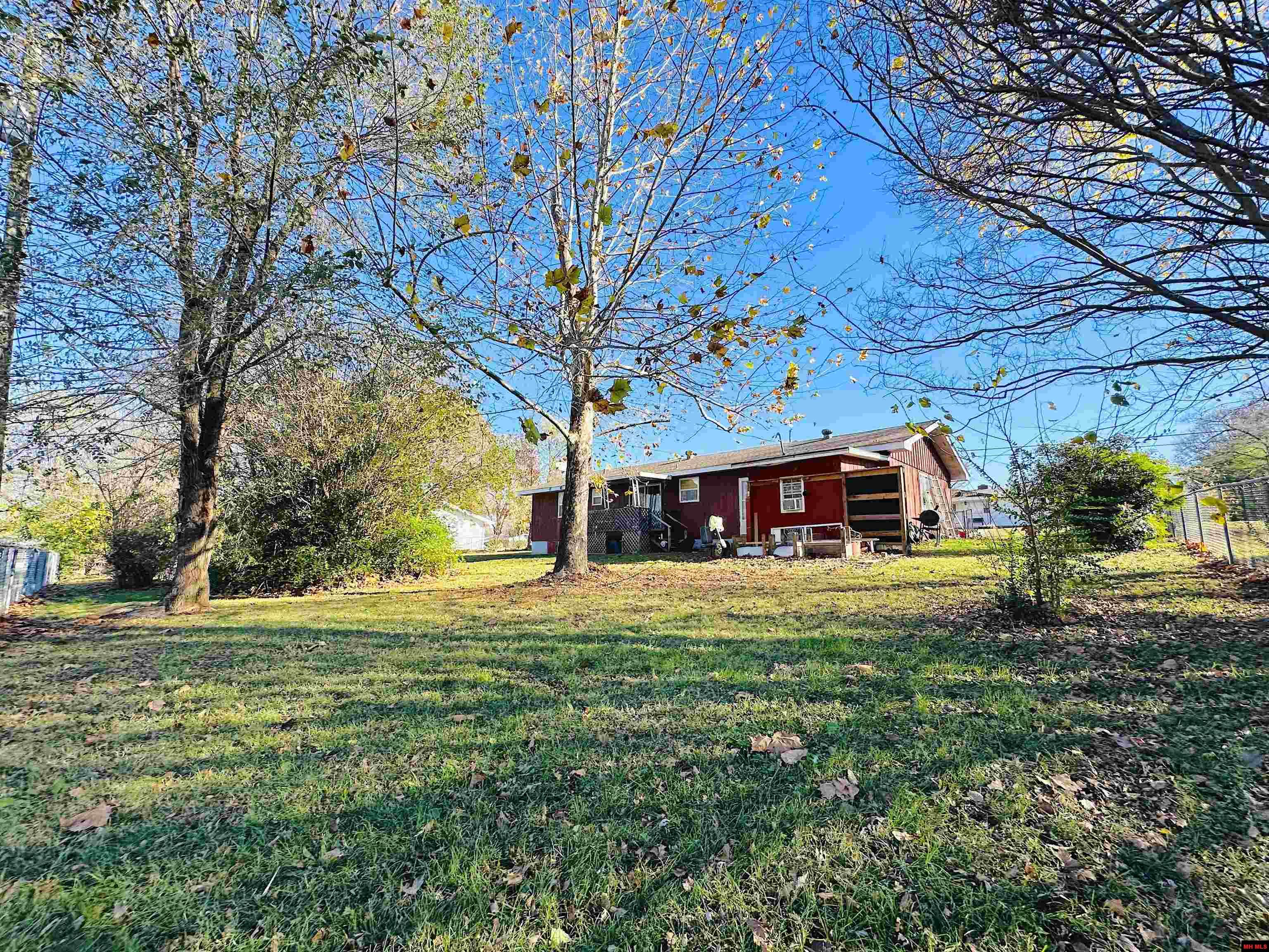 930 WAVERLY ROAD
