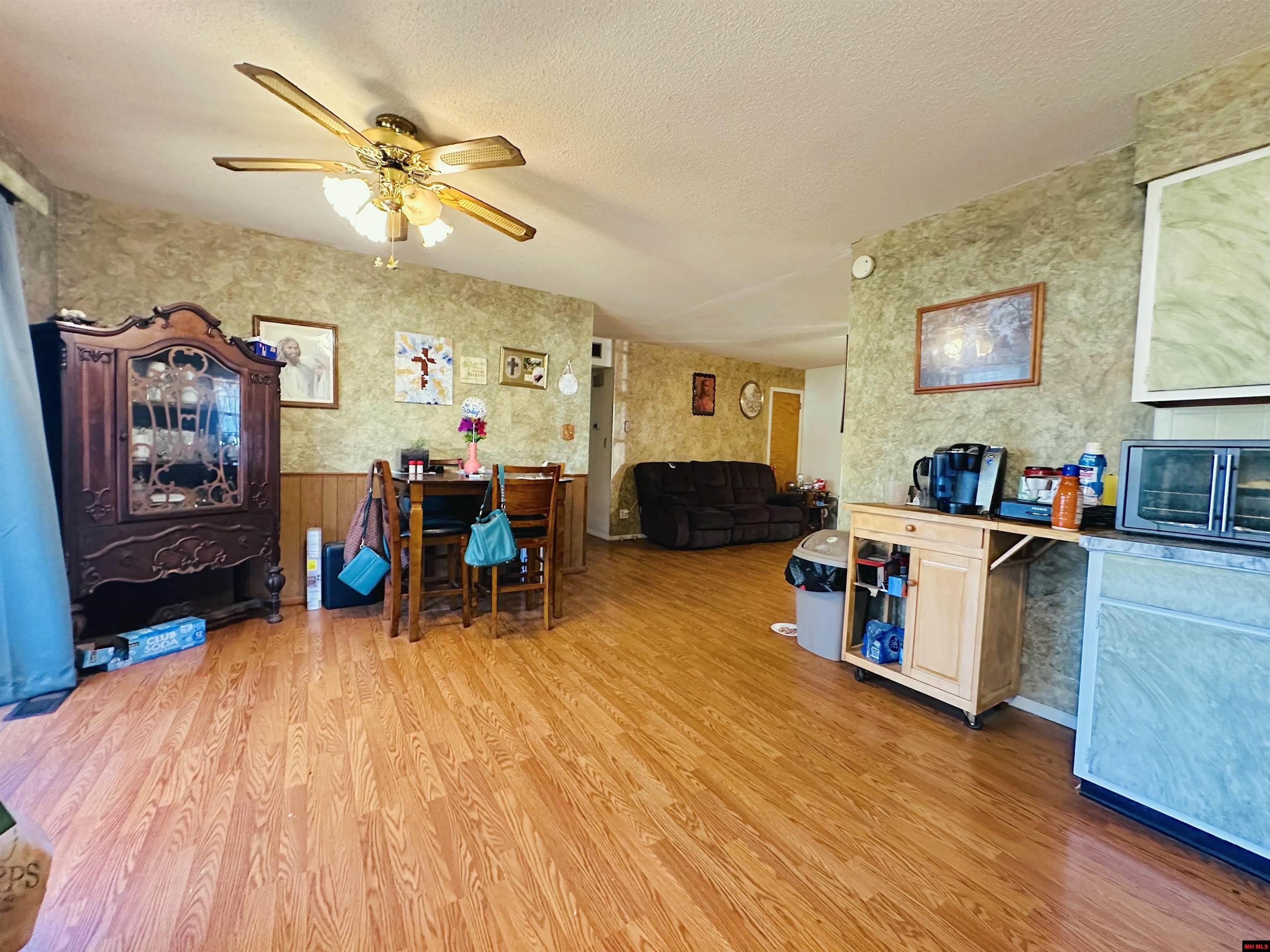 930 WAVERLY ROAD