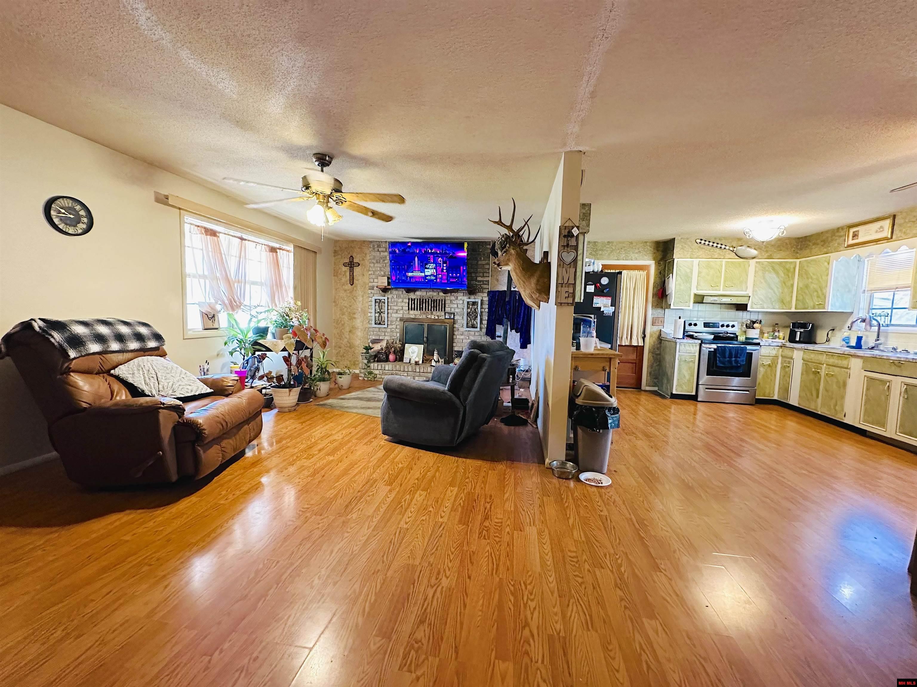 930 WAVERLY ROAD