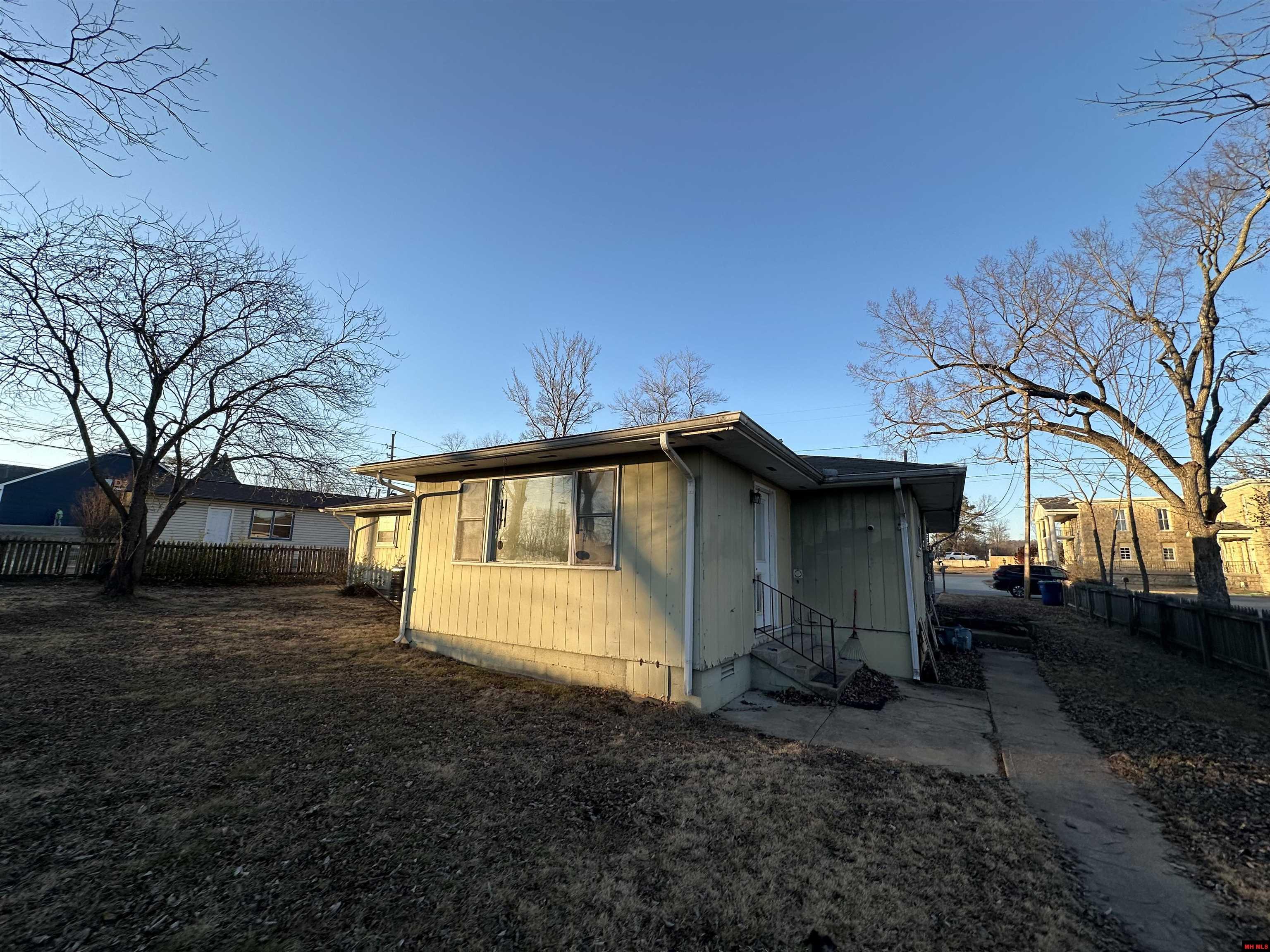 420 E 4TH STREET