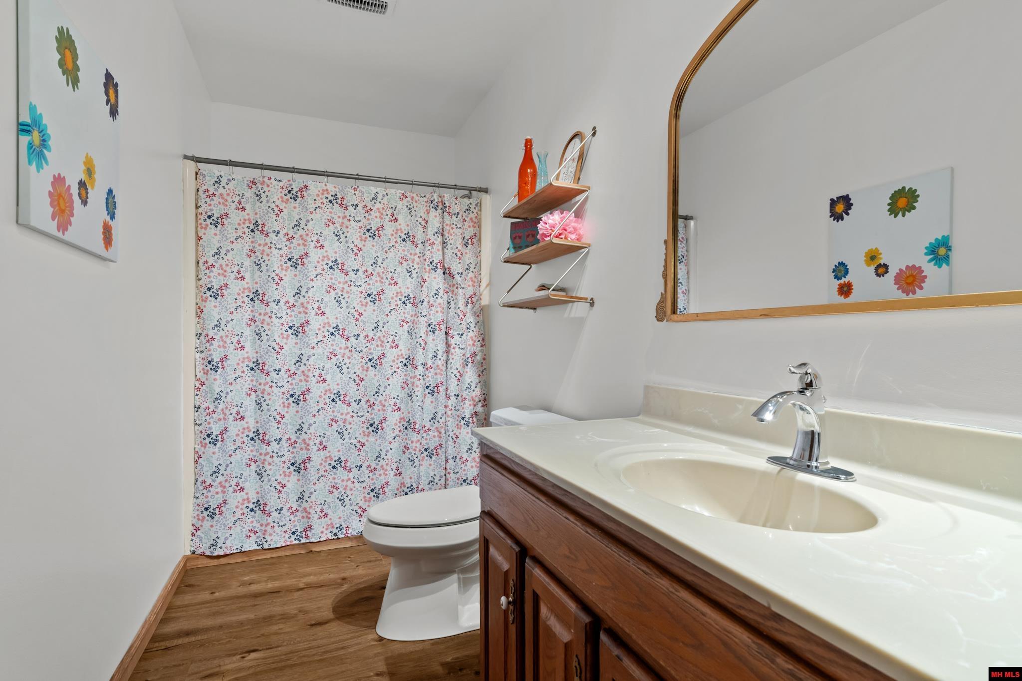 1308 HOLLYHOCK LANE