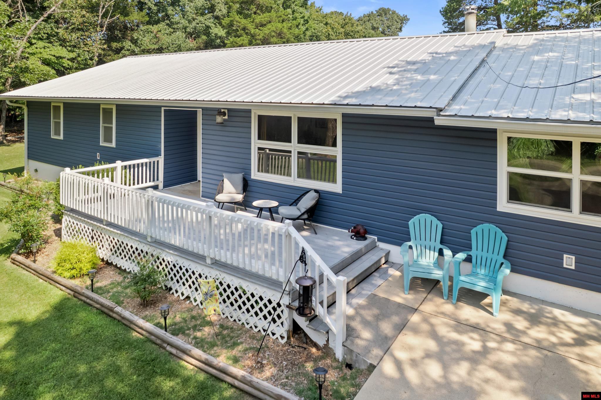 1308 HOLLYHOCK LANE