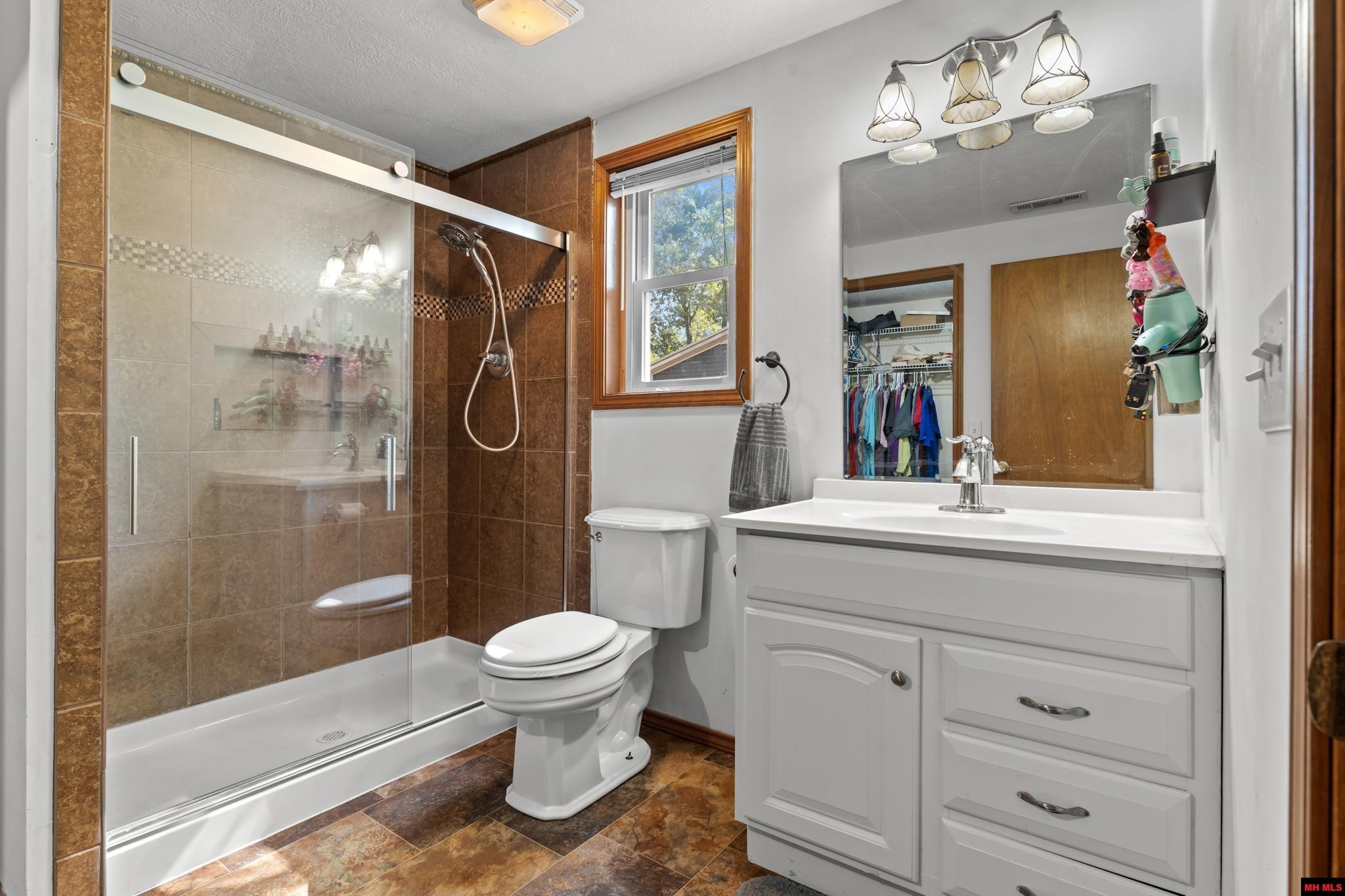 1308 HOLLYHOCK LANE