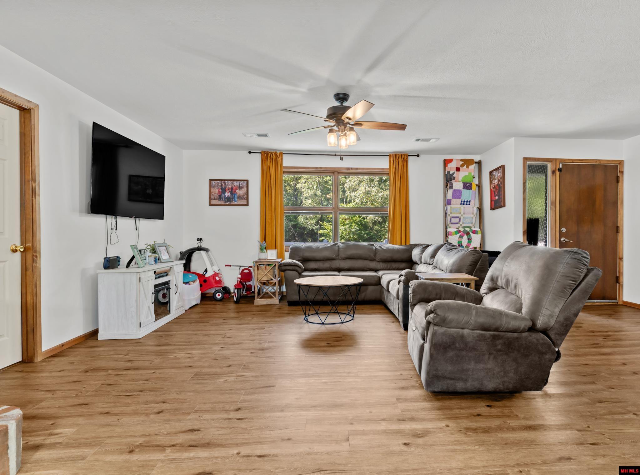 1308 HOLLYHOCK LANE