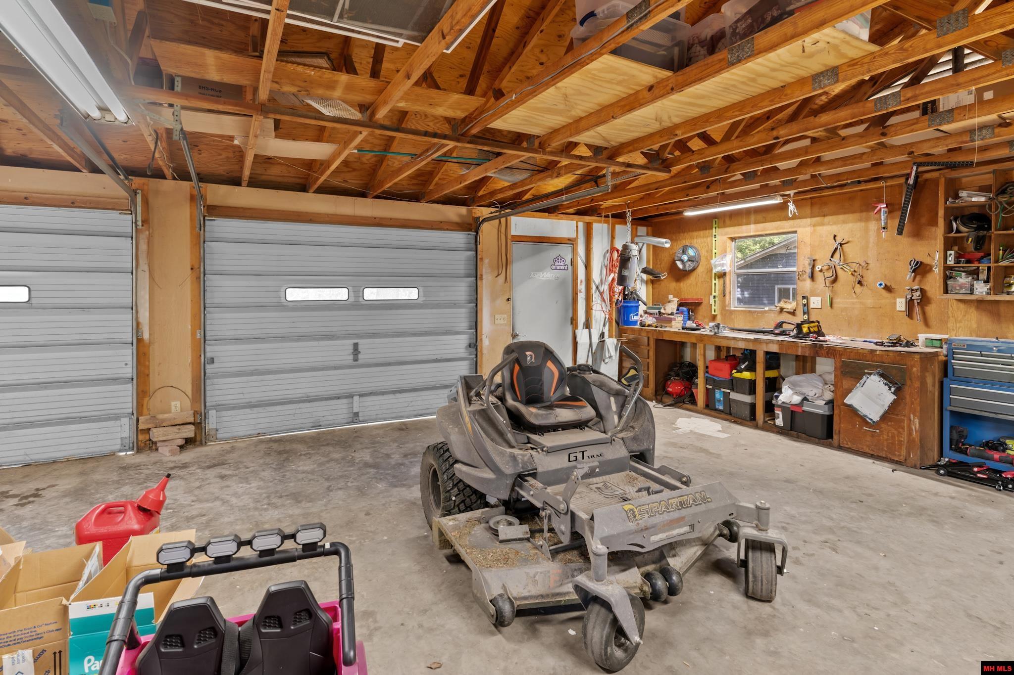 1308 HOLLYHOCK LANE