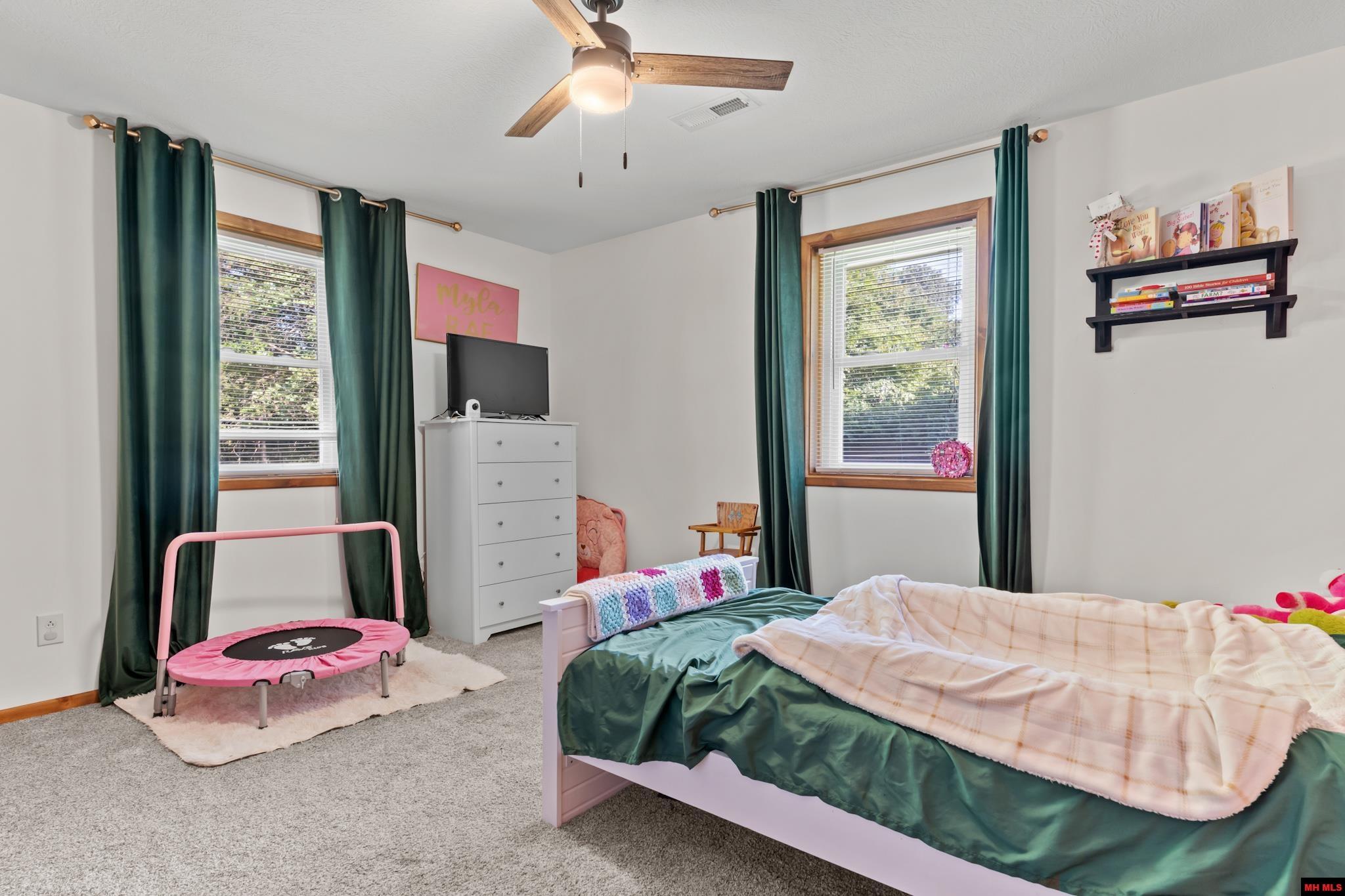 1308 HOLLYHOCK LANE